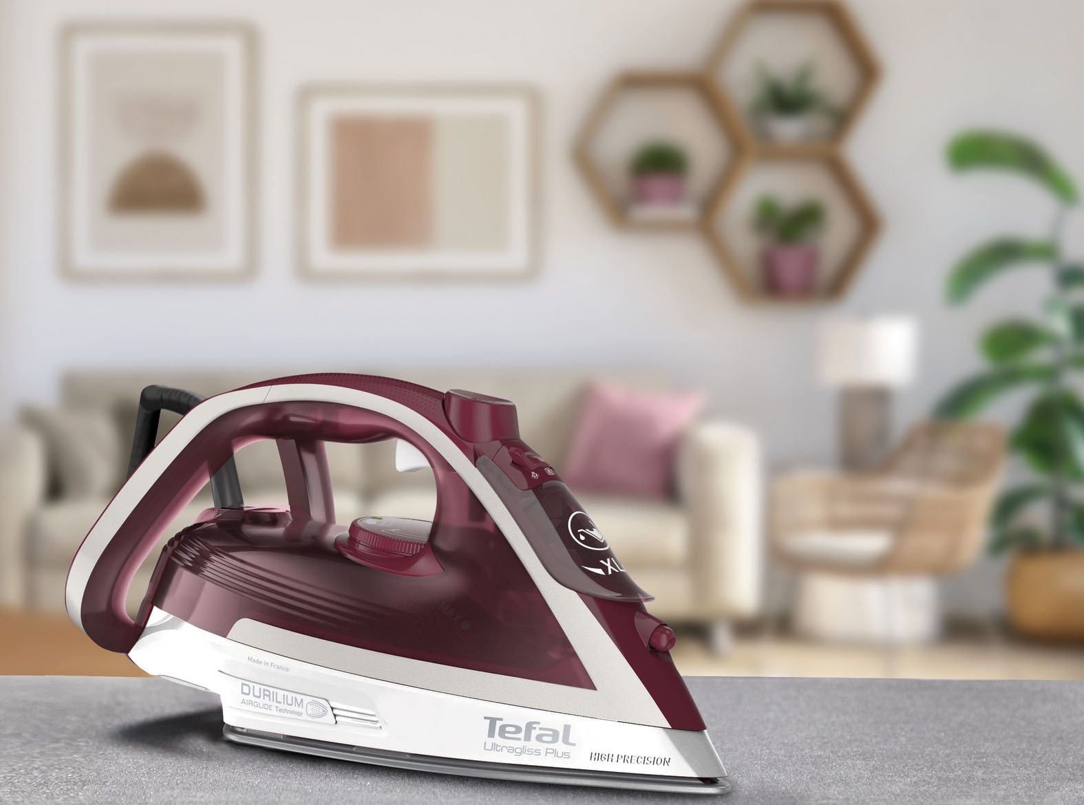 Tefal Dampfbügeleisen »Ultragliss Plus, 2800 Watt, Dampfstoß: 250 g/Min., kurze Aufheizzeit,«, 2800 W, Eco Mode, kratzfeste Bügelsohle, dunkelrot/silber, FV6810