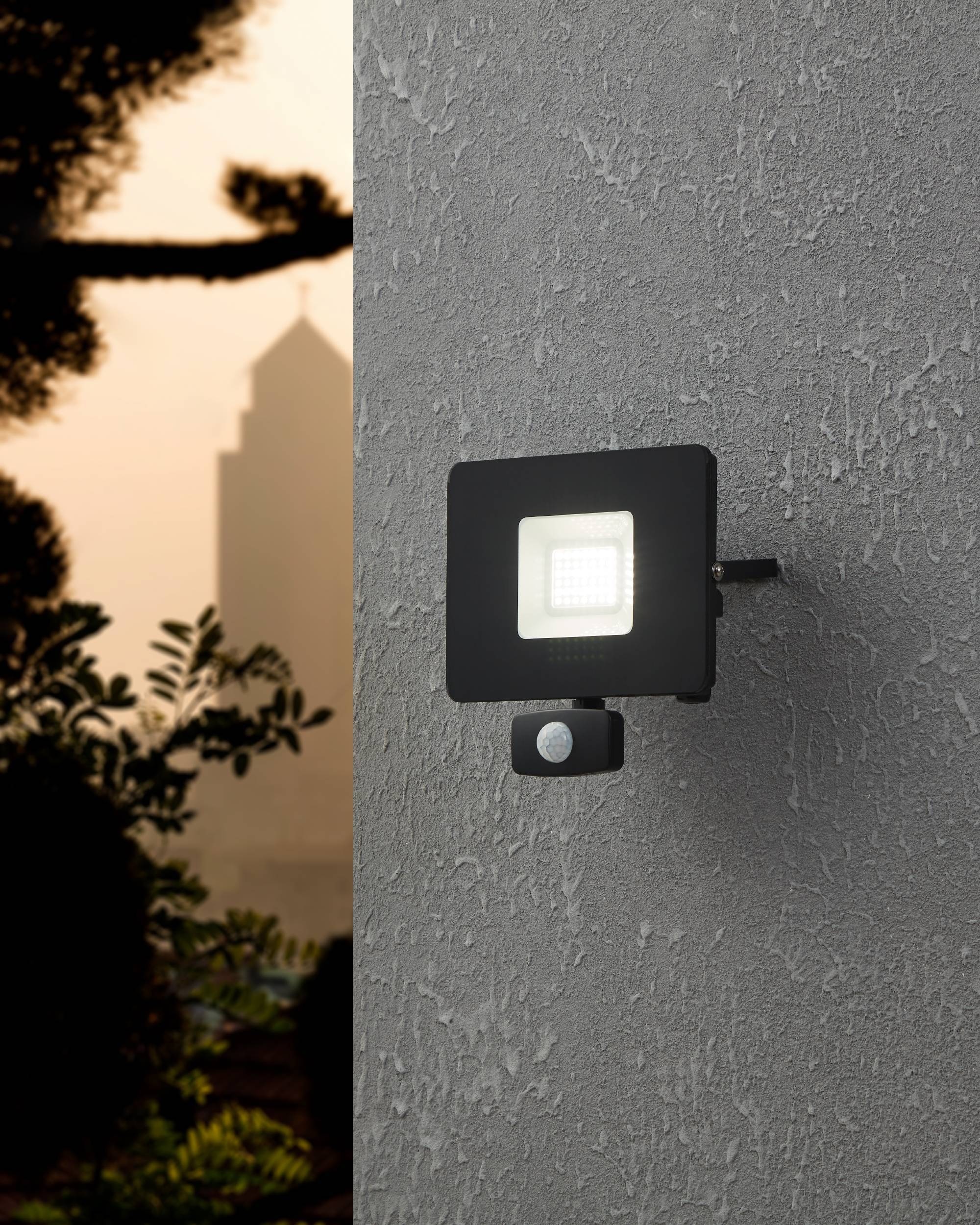 EGLO Wandleuchte »Faedo 3, Außen-Strahler, Außenleuchte, Wandstrahler, IP44, Lampe« LED-Modul 1 Stk. Kaltweiß Wand-/Deckenleuchte - L17,5 x H19 x AL5 cm - schwarz - 31W inkl.