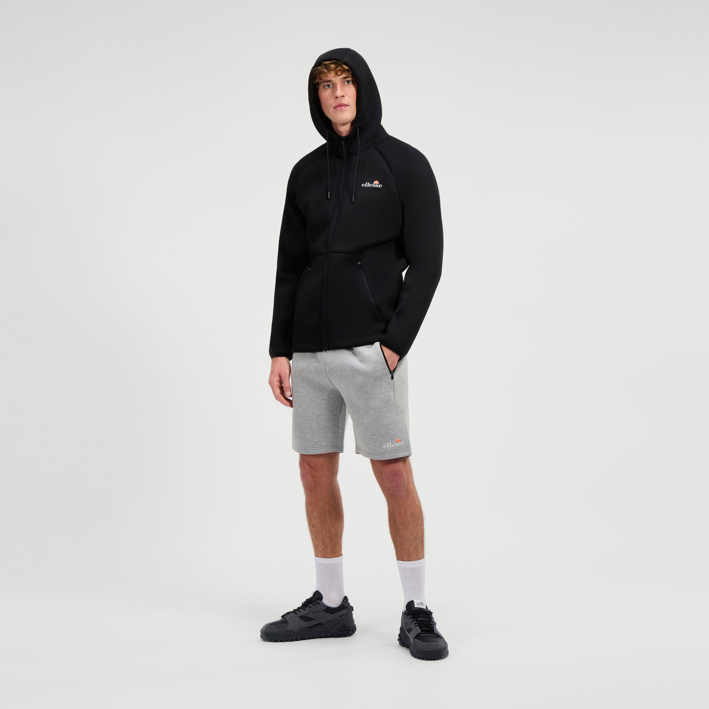 Ellesse Sweatshorts »GIALARNO SHORT«  mit Reißverschlusstaschen, atmungsaktiv, pflegeleicht, gerade Beinform
