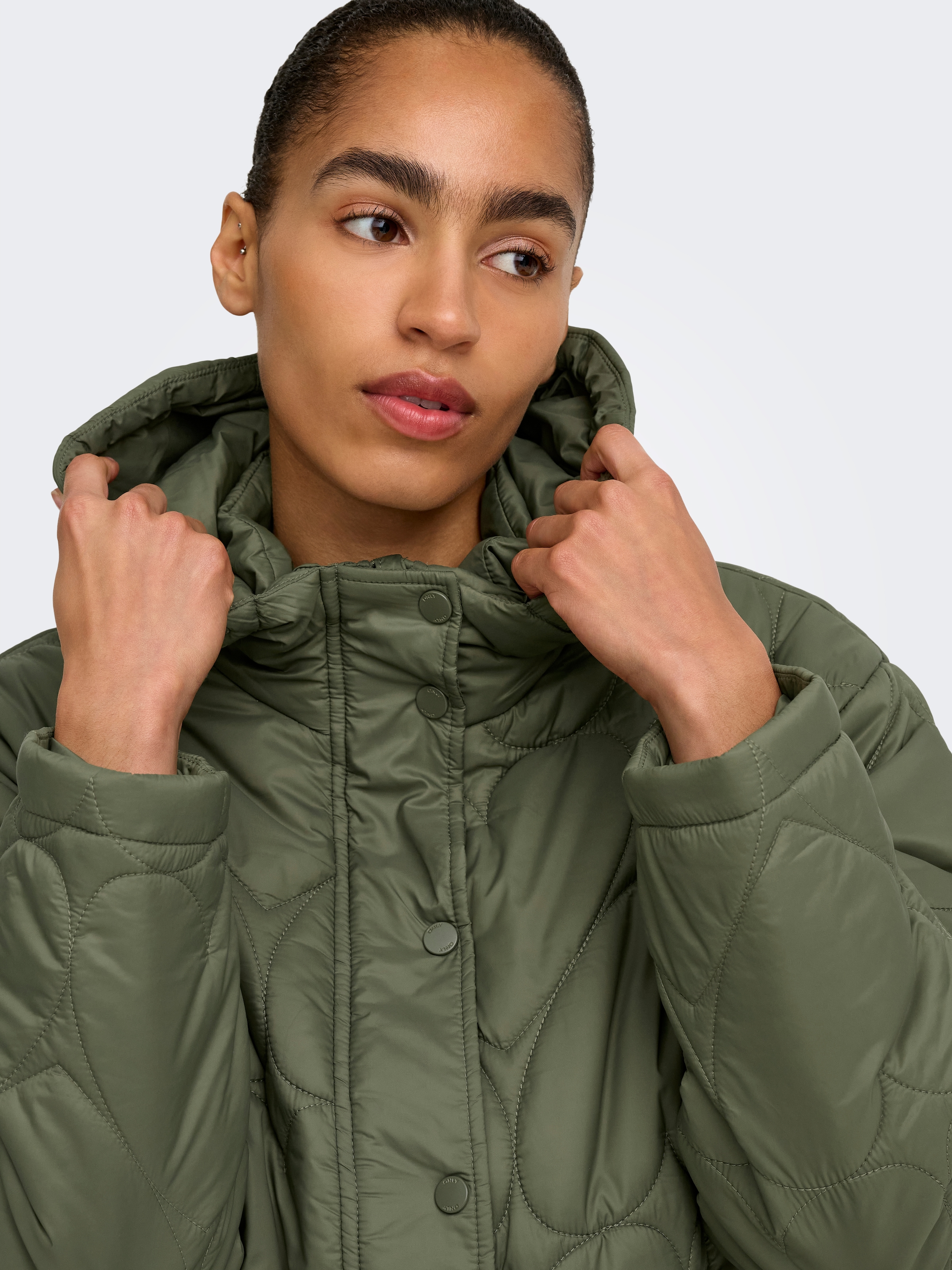 ONLY Steppjacke »ONLTAHIA LW HEART HOOD JACKET CC OTW« mit Kapuze Kunstfaser