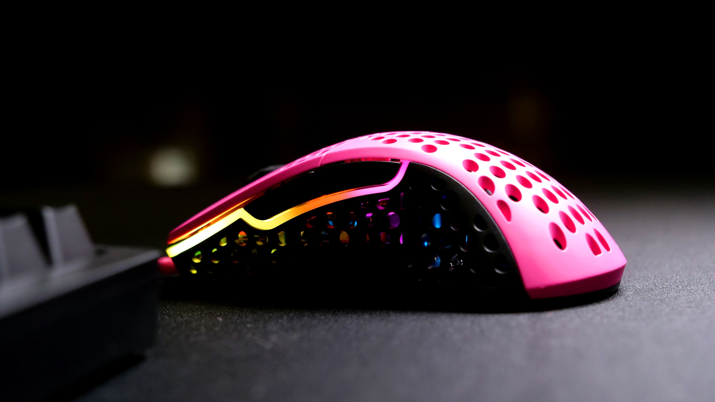 Cherry Xtrfy Gaming-Maus »M4 RGB«, kabelgebunden, ultraleichte Gaming-Maus