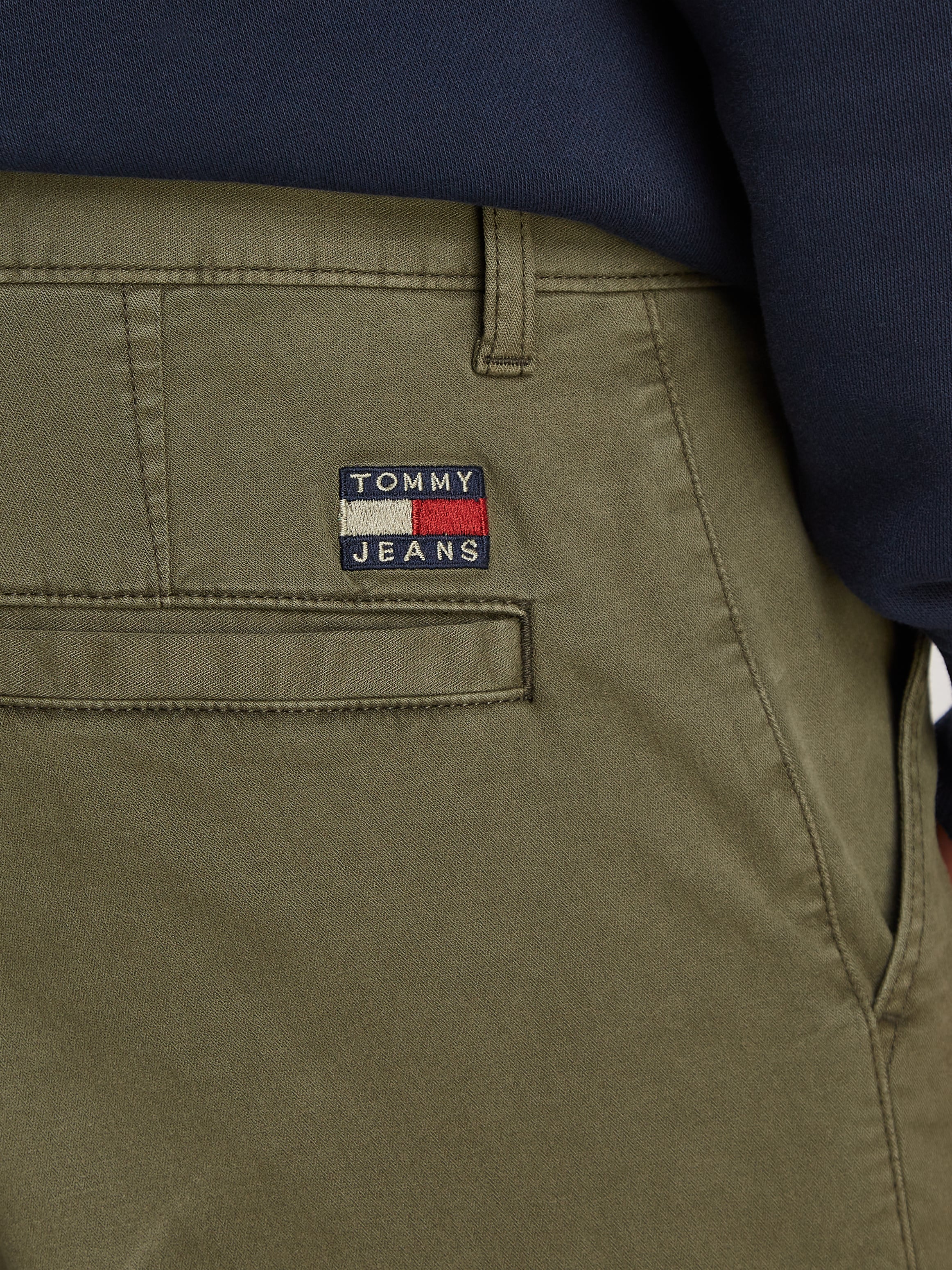 Tommy Jeans Cargohose »TJM AUSTIN LIGHTWEIGHT CARGO«, mit bestickten Markenlogo über der Gesäßtasche
