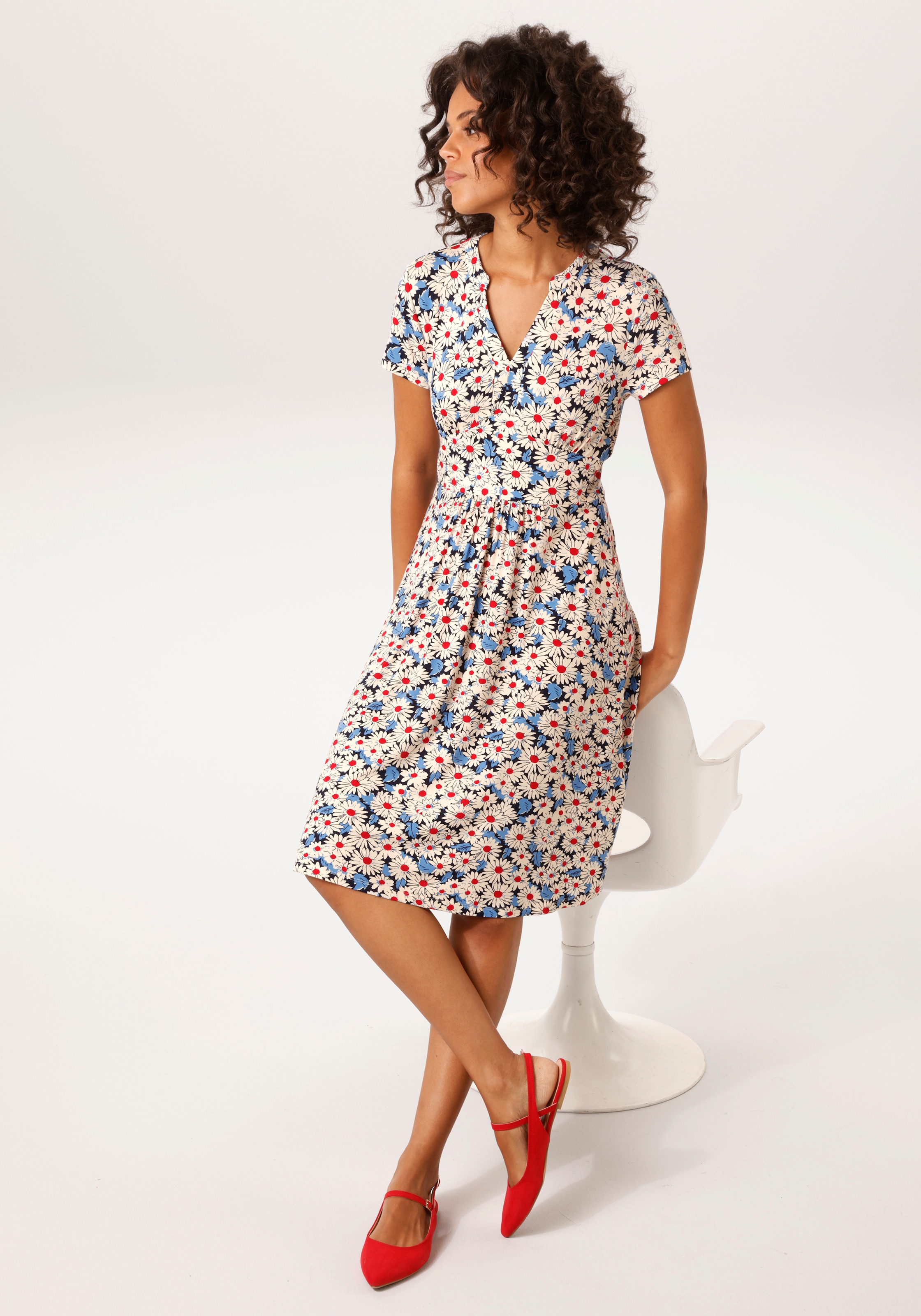 Aniston CASUAL Sommerkleid , allover mit Blüten bedruckt