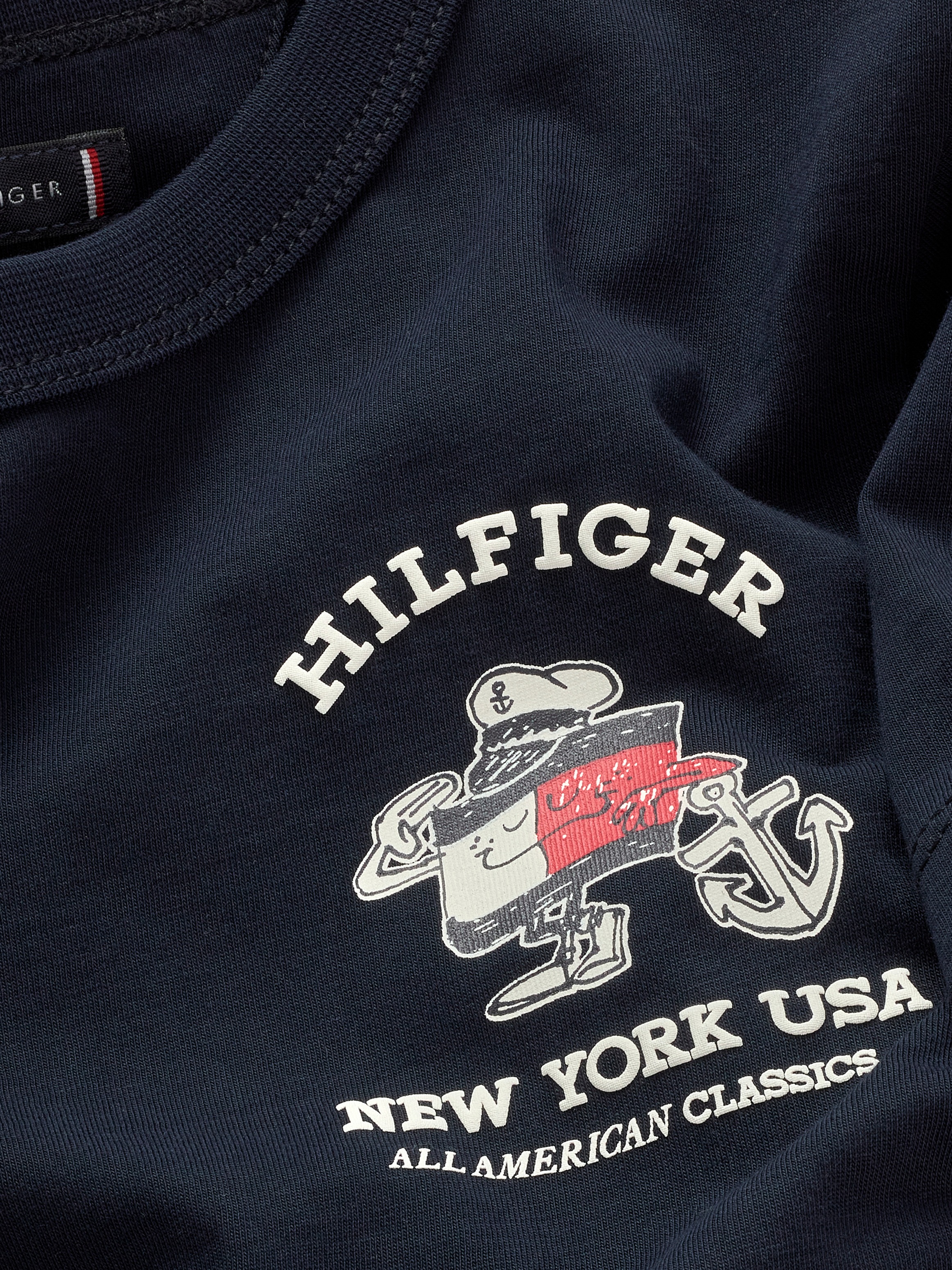 Tommy Hilfiger T-Shirt »FLAG FUN TEE SS«, mit Grafik-Logo