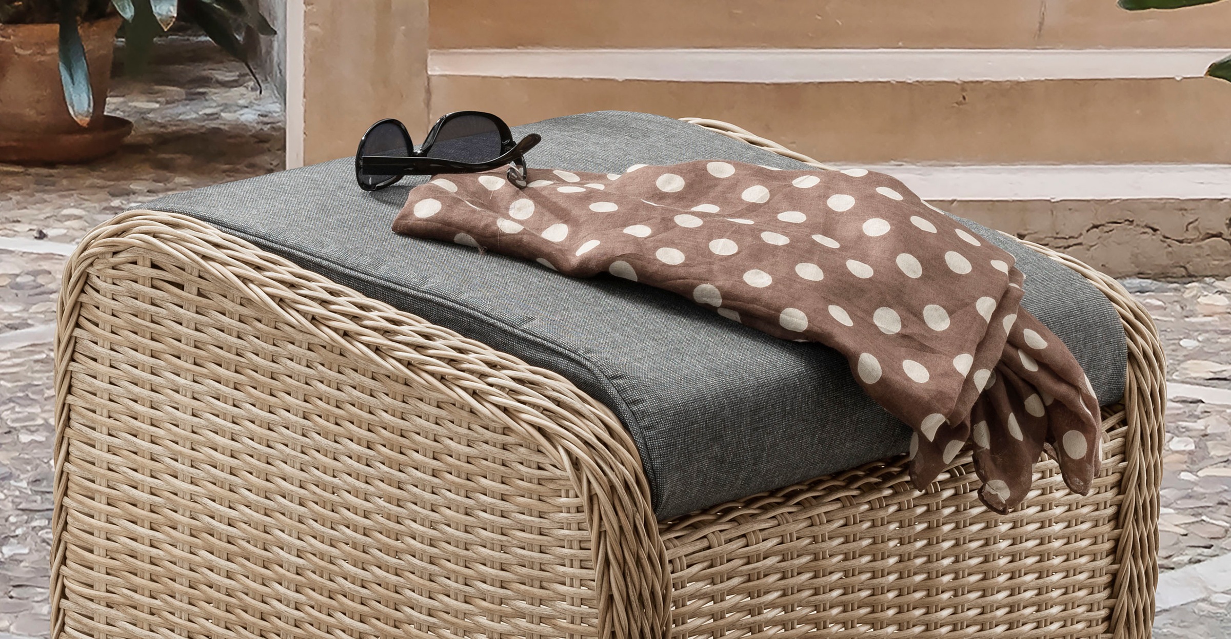 Destiny Gartenlounge-Set »LUNA CASA«, (4 tlg.), Polyrattan, Sessel mit Fußhocker, inkl. Auflagen