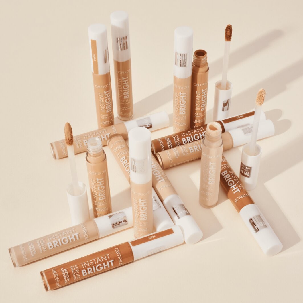 Catrice Concealer »Instant Bright Serum Concealer«, (Set, 3 tlg.), Langhaltend, mittlere Deckkraft, leichte Textur, spendet Feuchtigkeit.