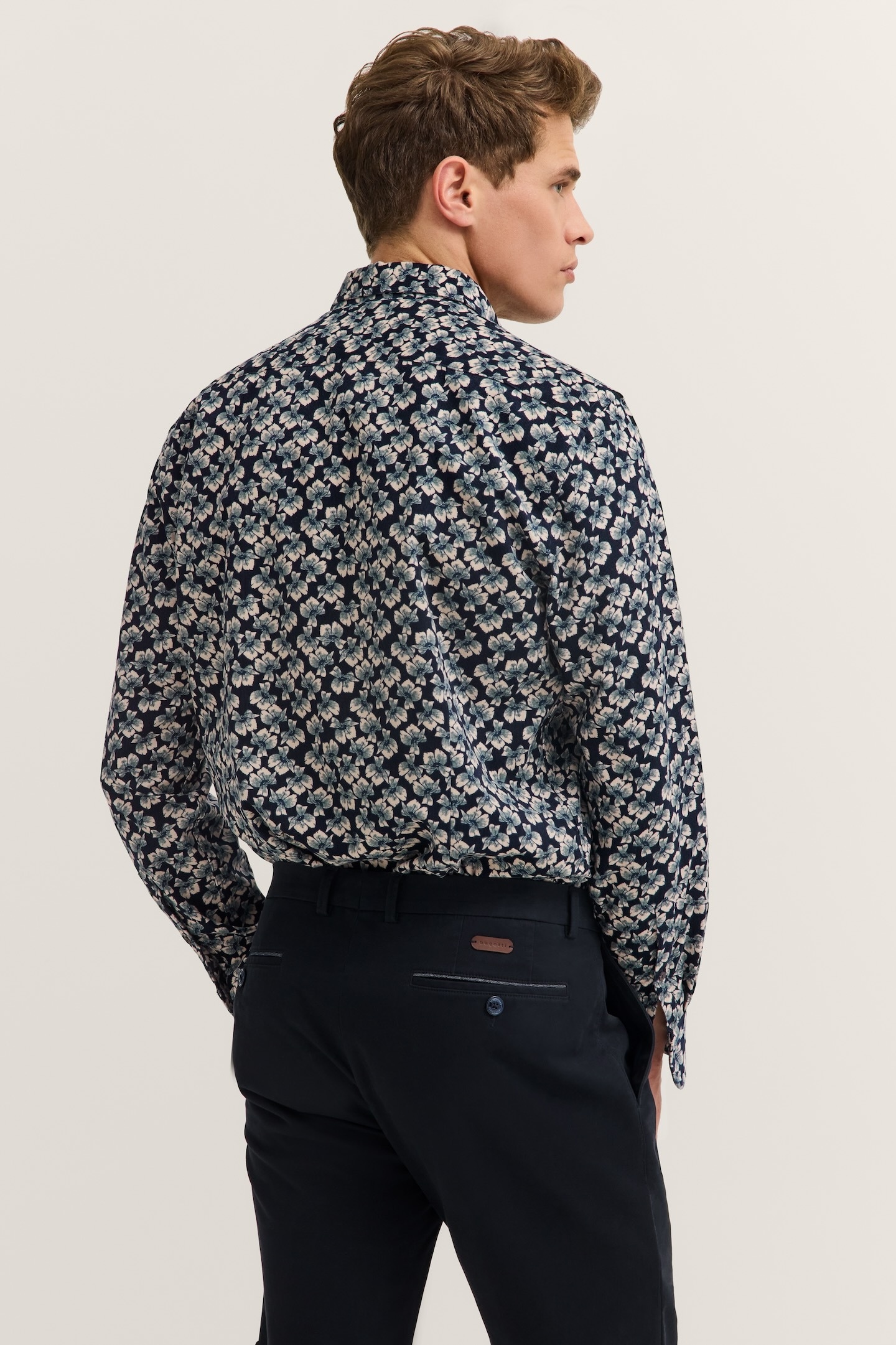 bugatti Langarmhemd »Soft Cotton« mit floralem Muster und im Modern Fit