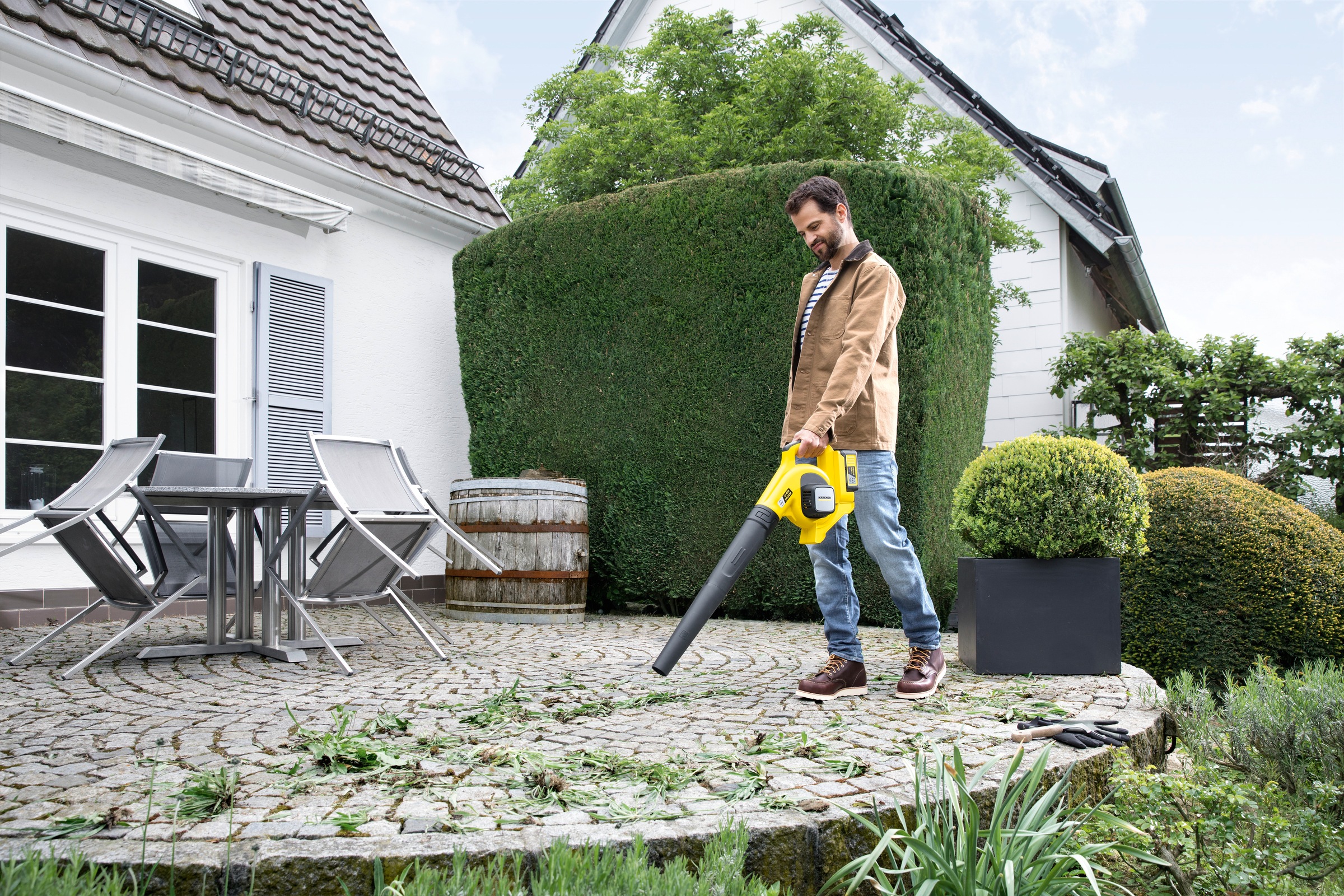 KÄRCHER Akku-Laubbläser »LBL 4 BATTERY SET«, mit Gebläserohr, Akku und Ladegerät, 330 m²/h