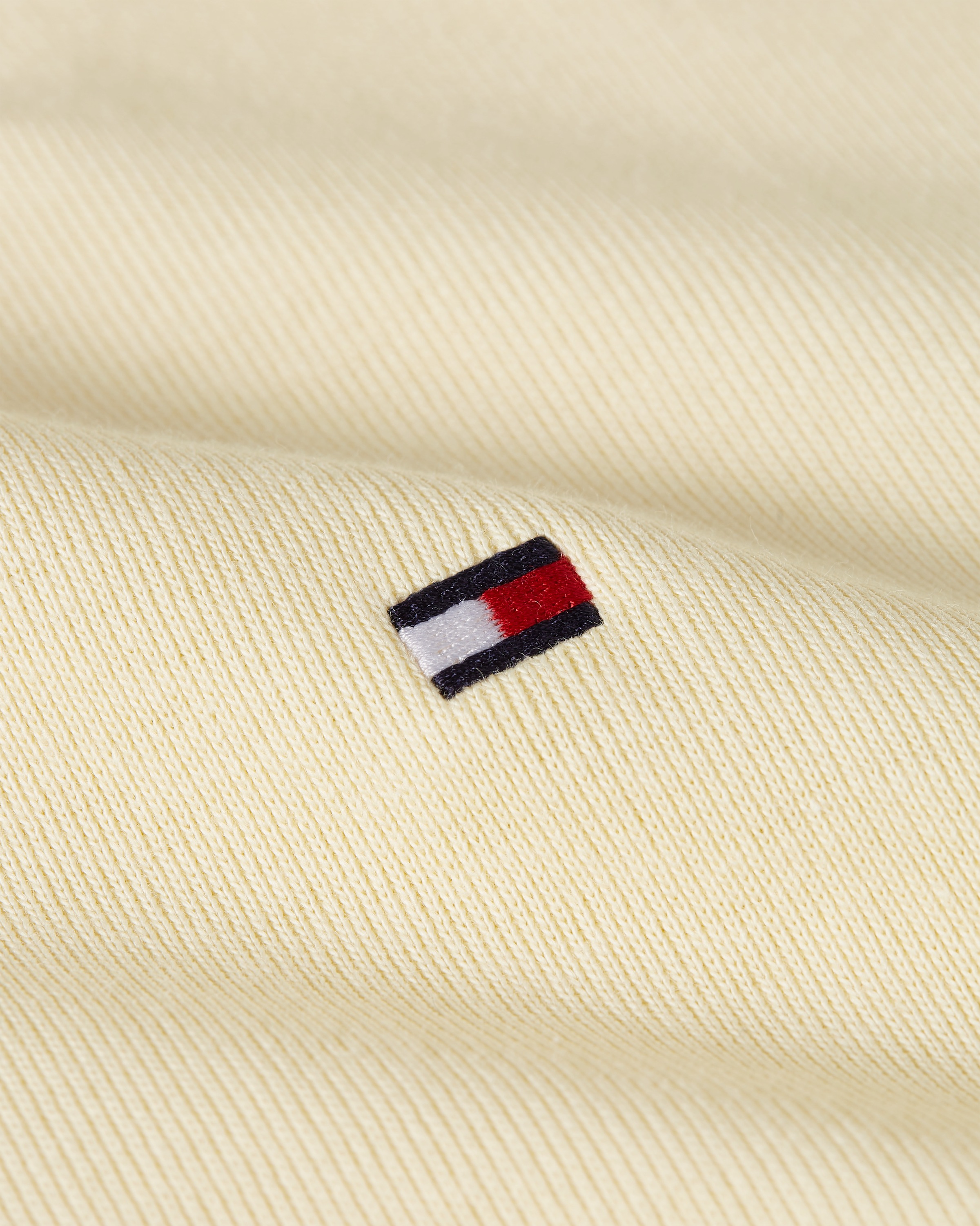 Tommy Hilfiger T-Shirt »SLIM CODY V-NK SS mit V-Ausschnitt und Streifen«, gestreift, casual, slim fit, Baumwolle, V-Ausschnitt