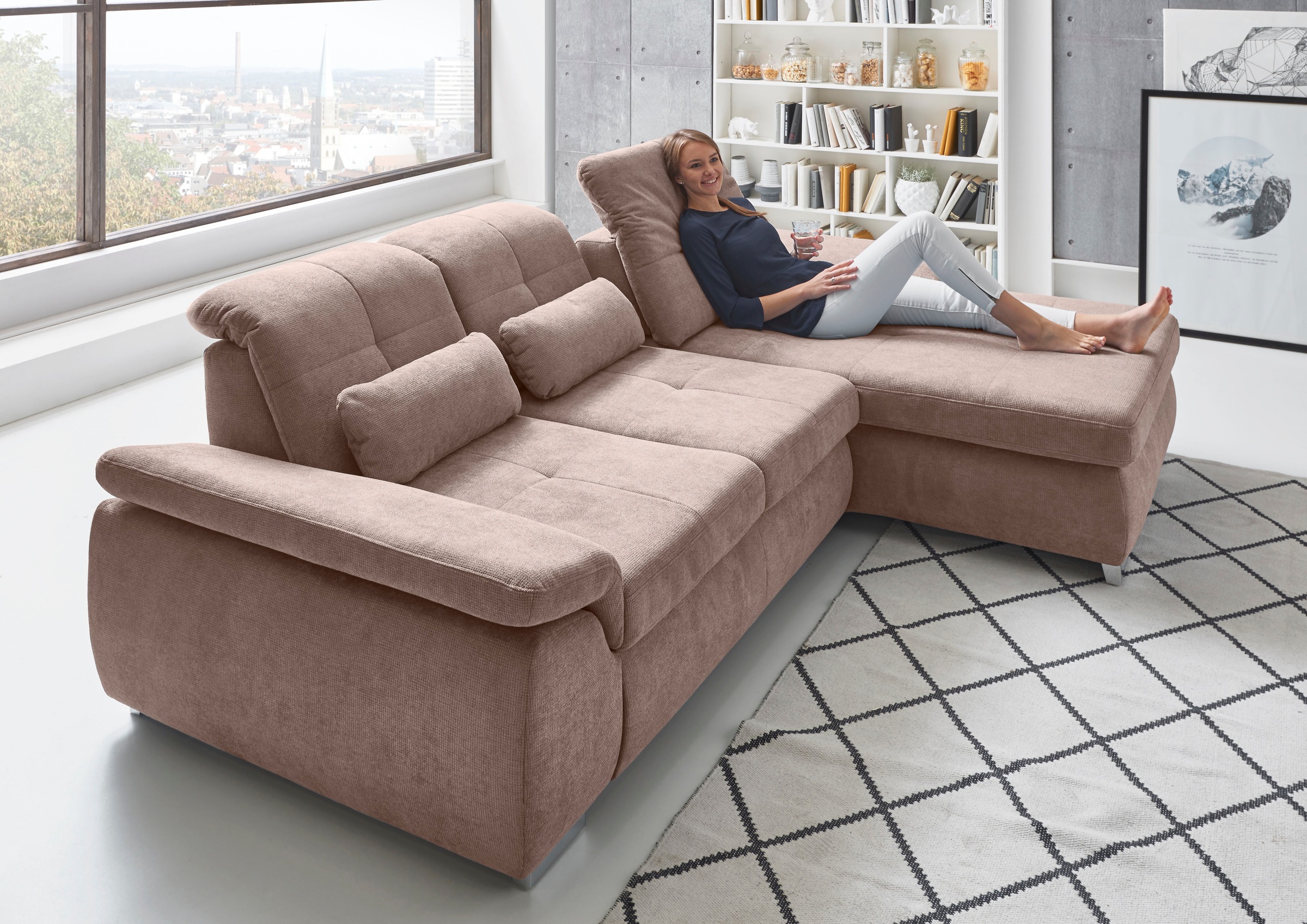Die PlanBar Ecksofa »MP-IN16037 L-Form mit Federkern-Polsterung«, mit Sitztiefenverstellung & Zierkissen
