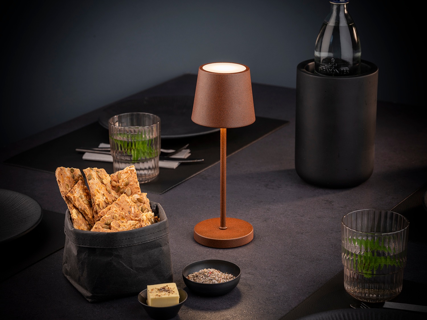 APS LED Tischleuchte »"MERLE MINI" Kabellose USB-C Tischleuchte«, 1 flammig, Leuchtmittel LED-Modul | LED fest integriert, Spritzwasssergeschützt IP 54, inkl. Dockinstation und Fernbedienung