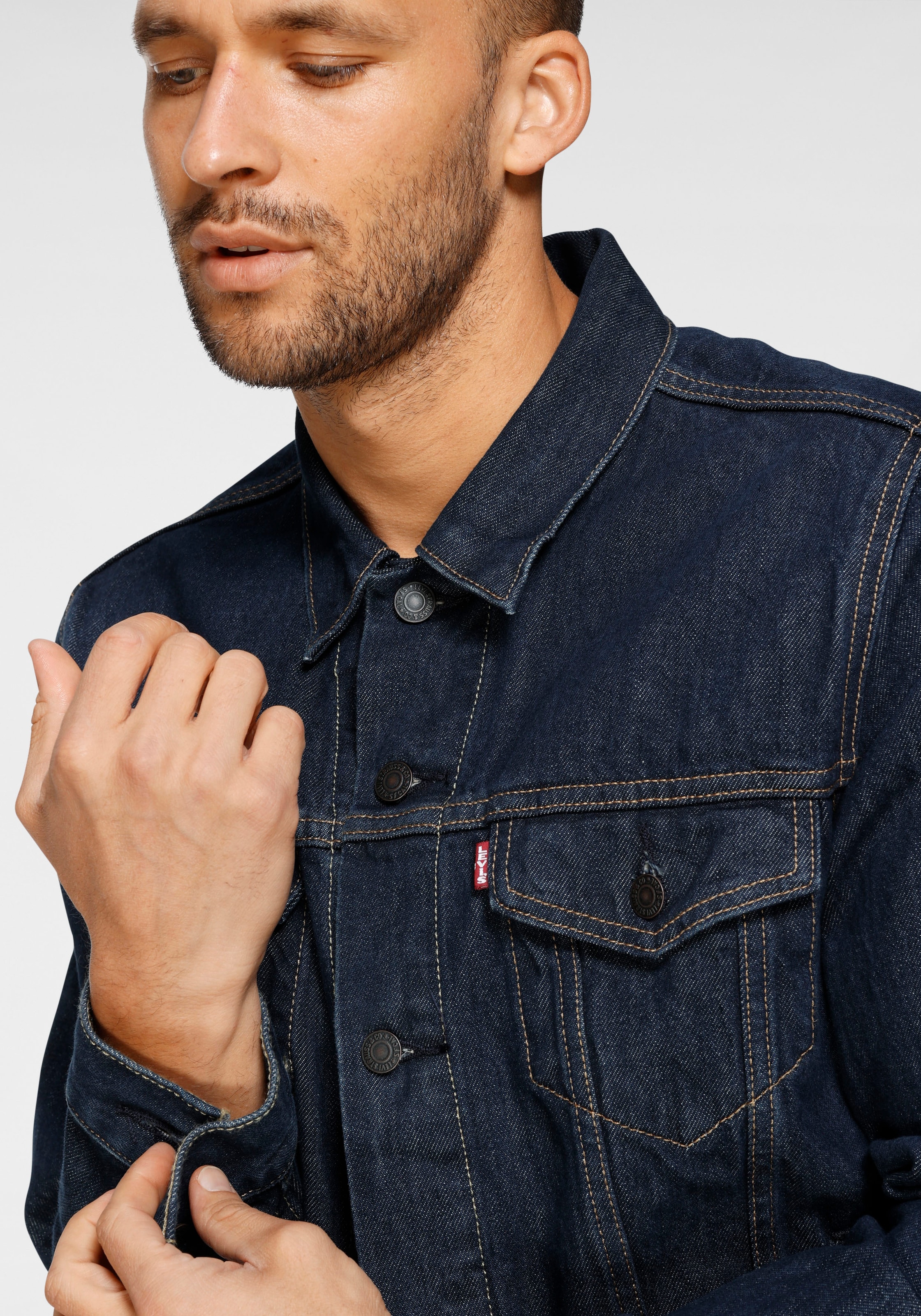 Levi's® Jeansjacke »VINTAGE FIT TRUCKER JKT«, ohne Kapuze, mit Knopfleiste