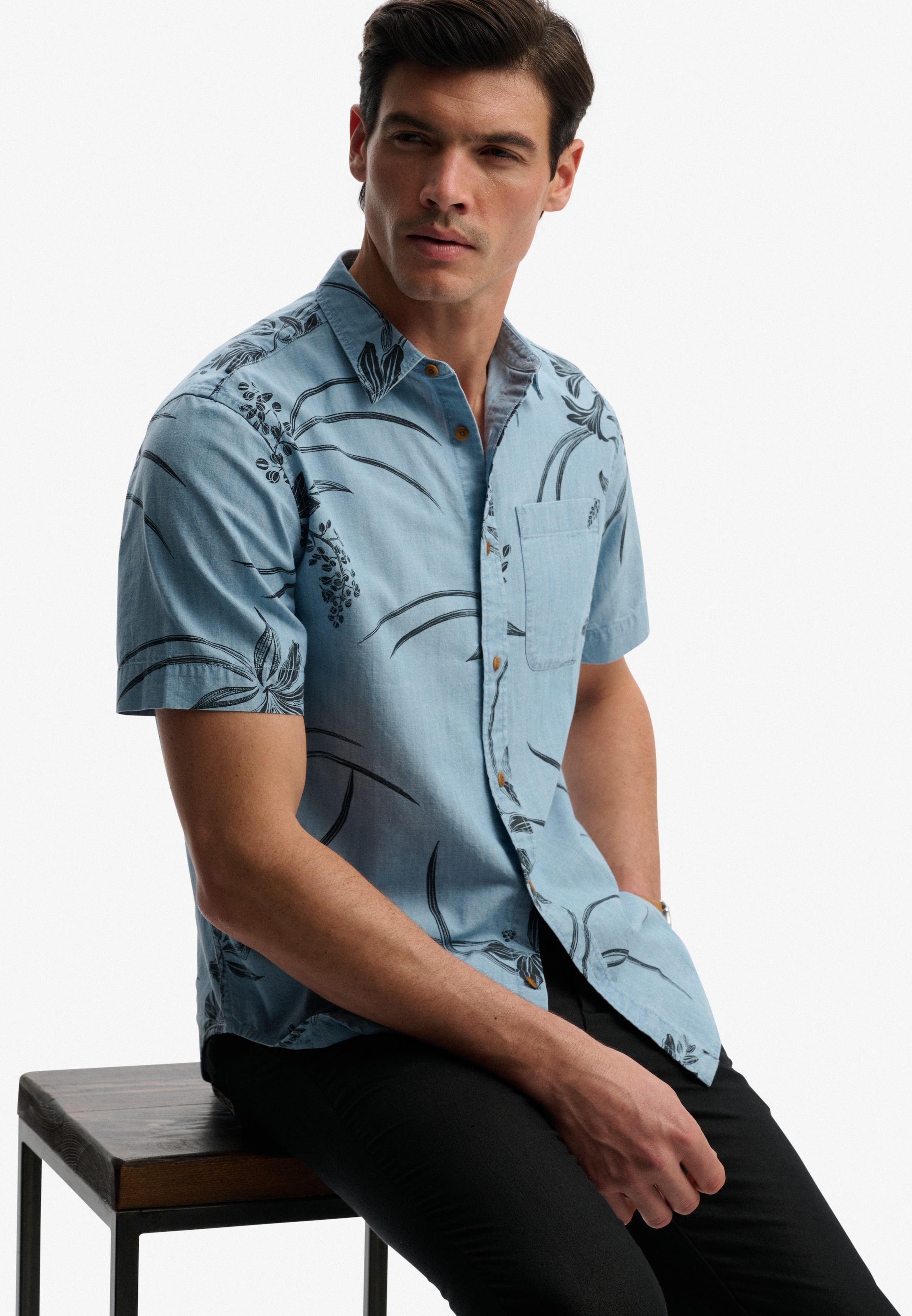 Superdry Kurzarmhemd »VINTAGE LOOM S/S SHIRT« mit sommerlich coolem Hawaii-Blumen-Print