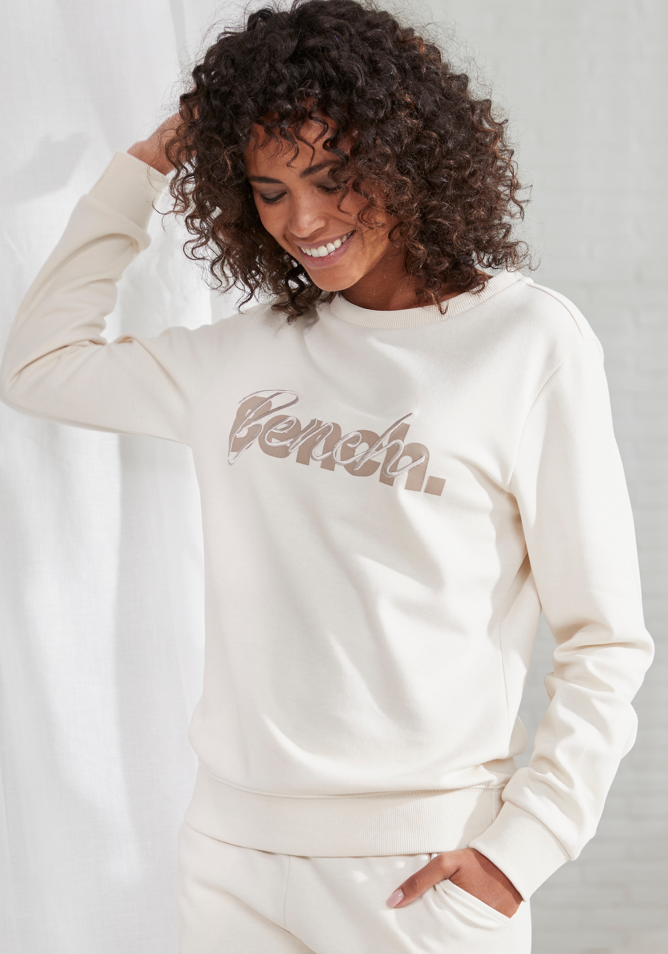 Bench. Loungewear Sweatshirt, mit kaufen Logodruck Loungeanzug Stickerei, und