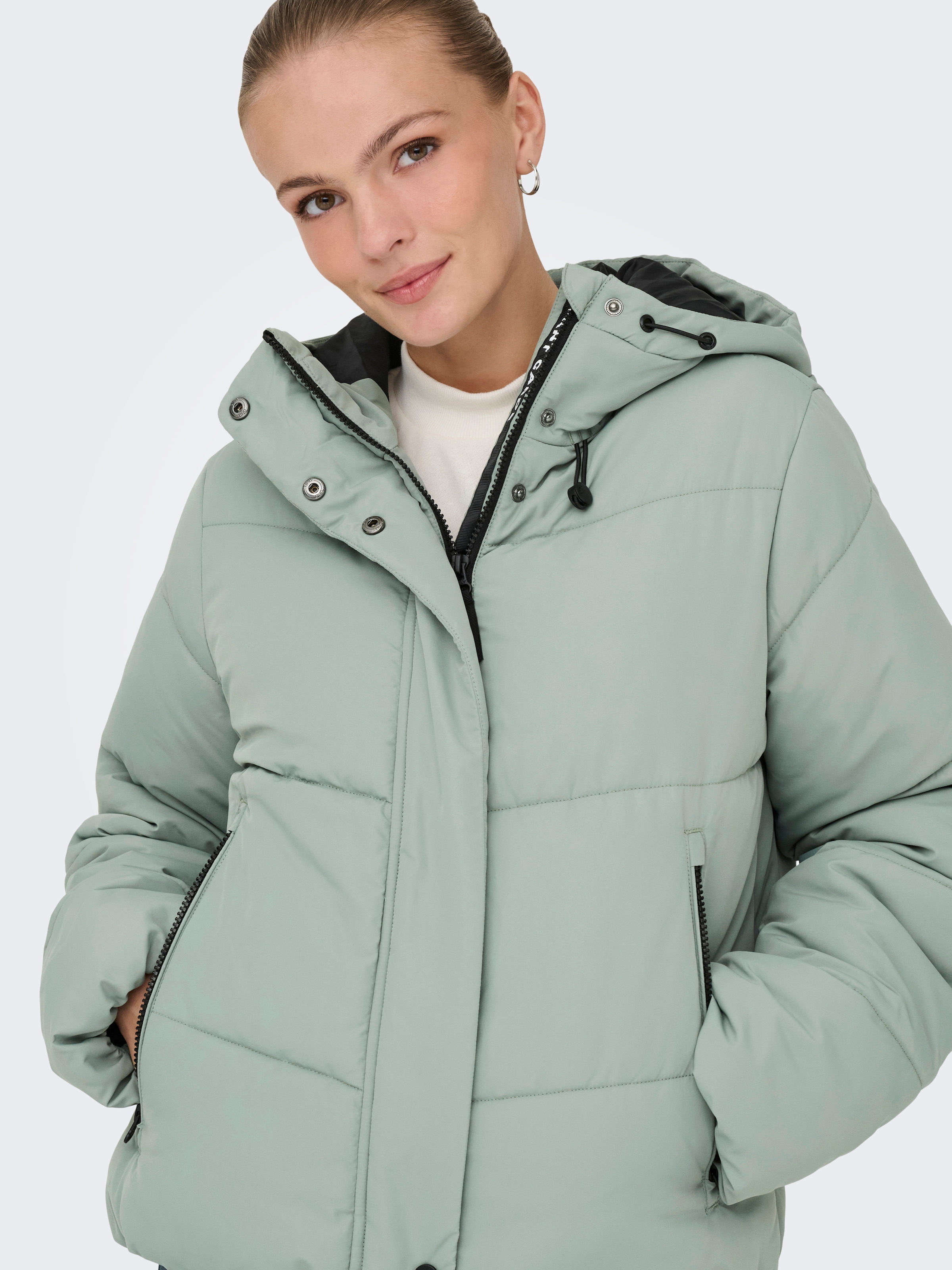 ONLY Steppjacke »ONLMAGGI LIFE SHORT PUFFER CC OTW«, mit Kapuze