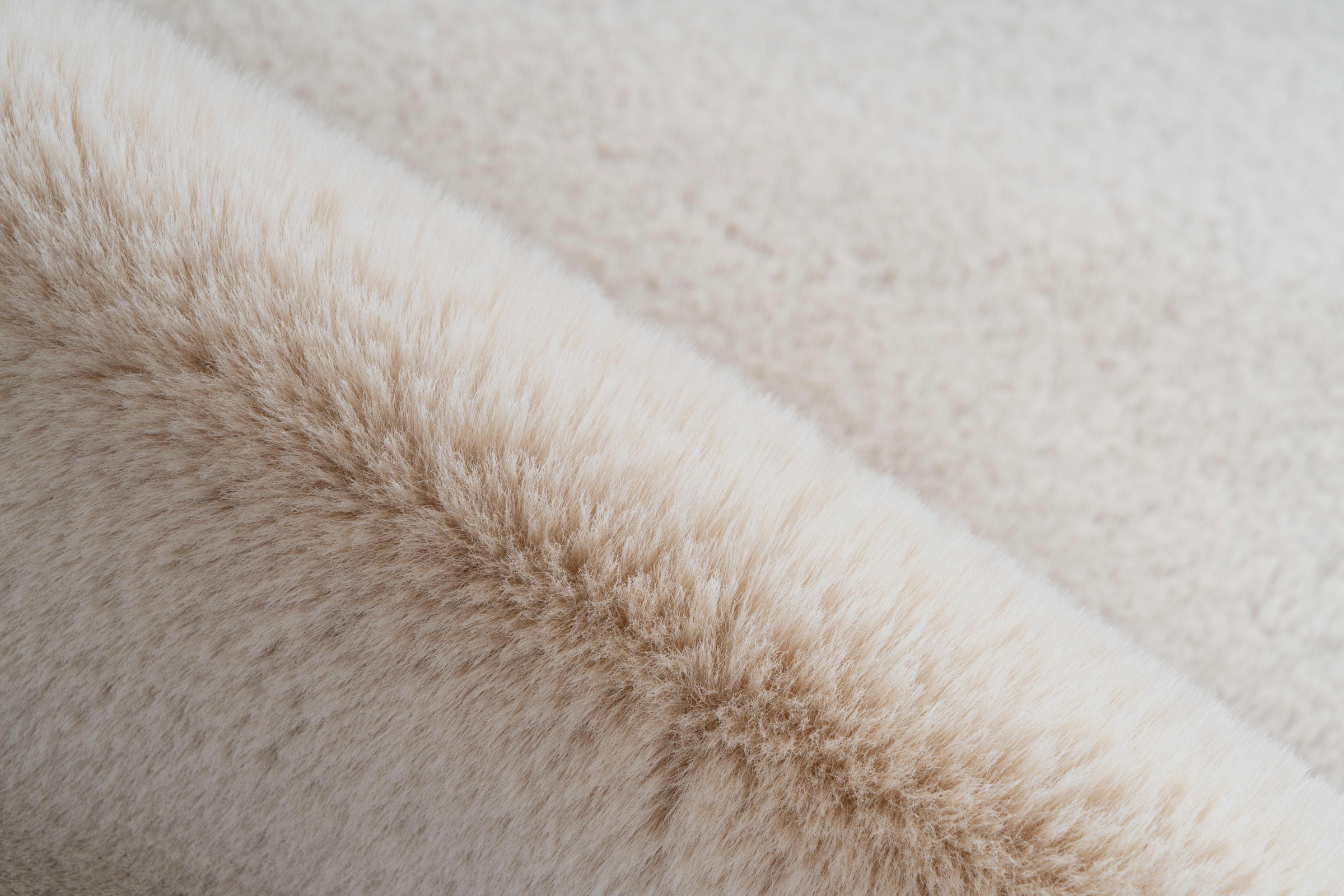 calo-deluxe Fellteppich »Vogesen 300«, fellförmig, 35 mm Höhe, Kunstfell, Hochflor, handtuft, Wohnzimmer, Schlafzimmer