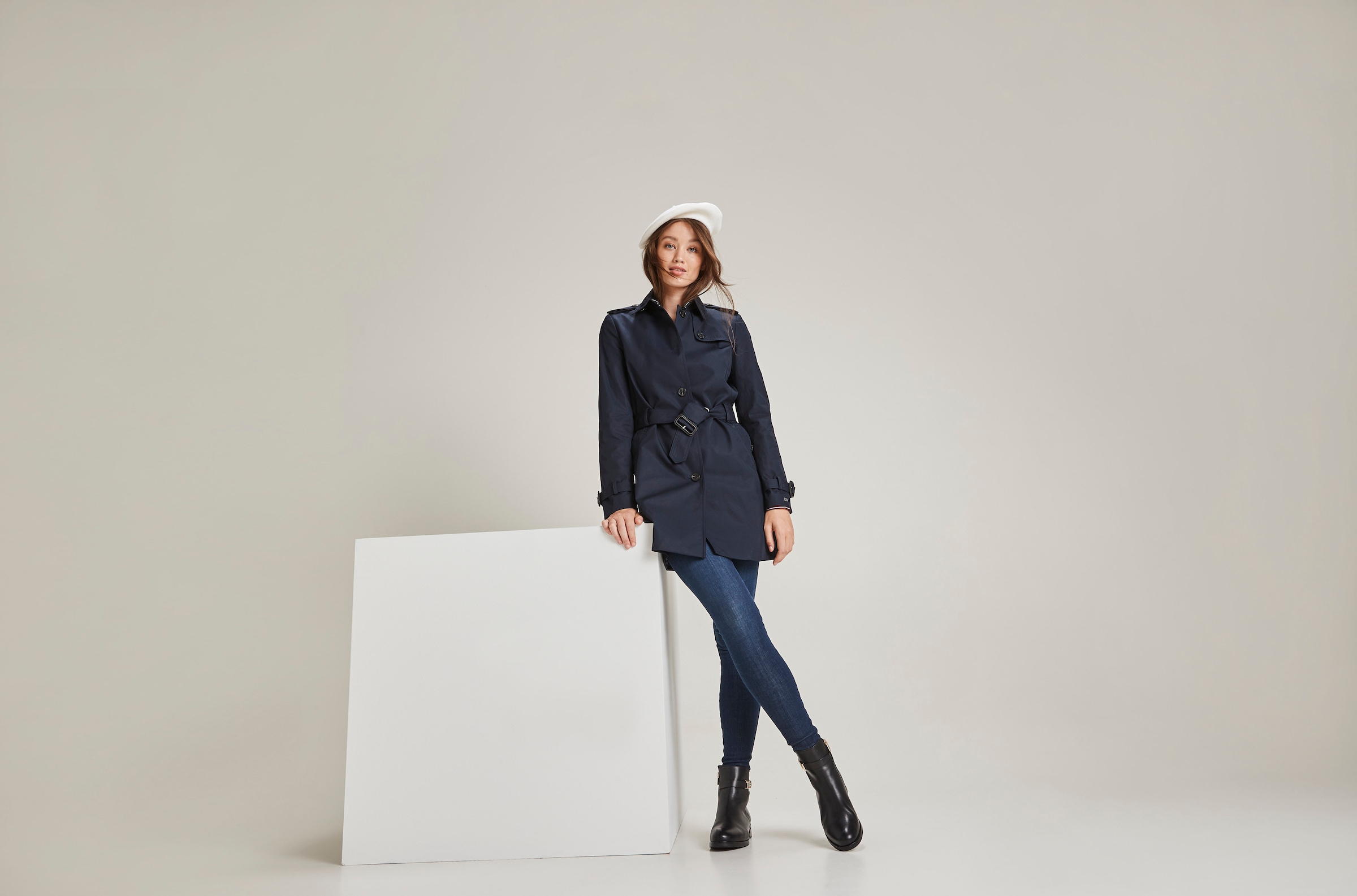 Tommy Hilfiger Langjacke »HERITAGE SINGLE BREASTED TRENCH«, mti den typischen Trenchdetails & Tommy Streifen als Gürtelschlaufe