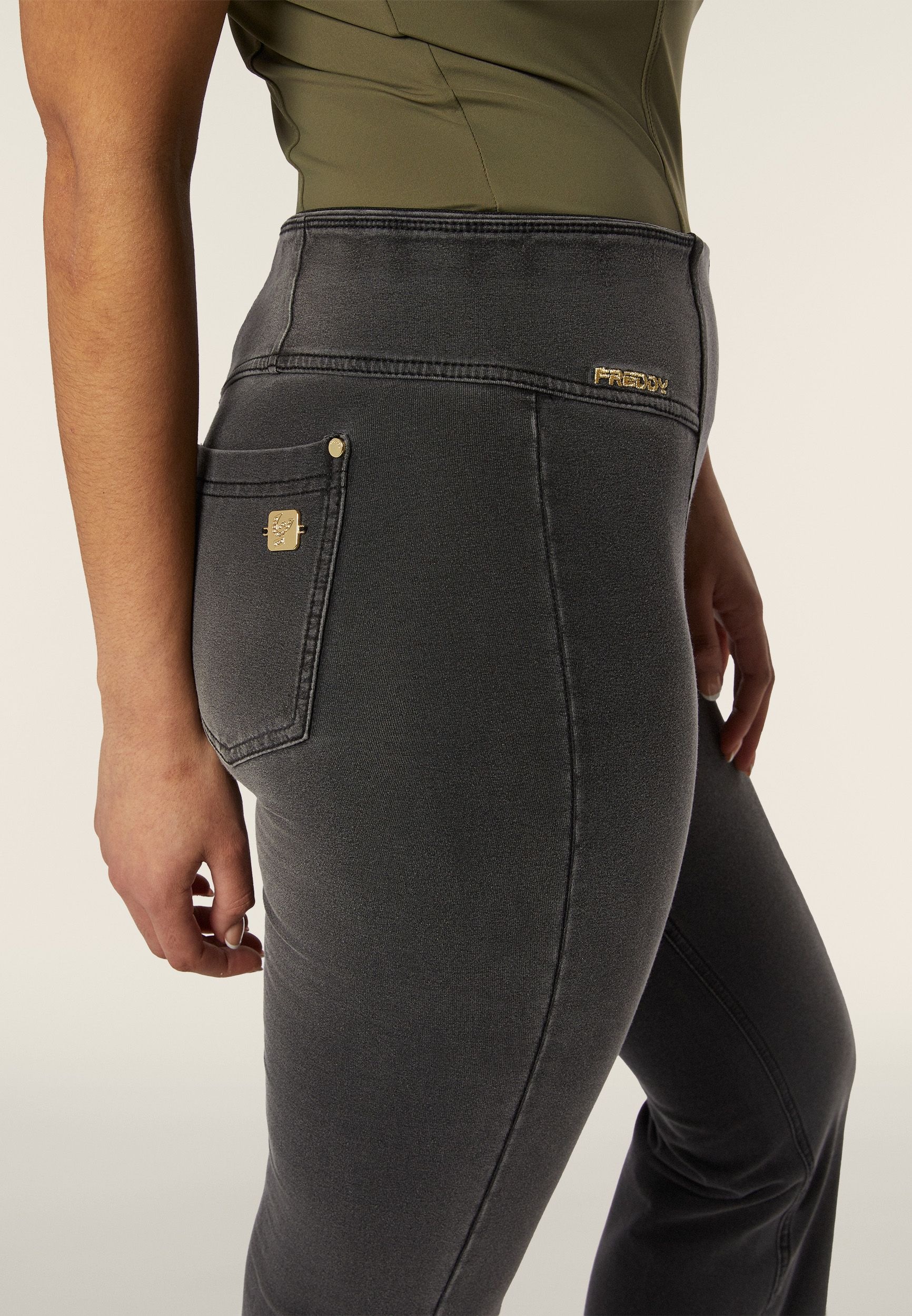 Freddy Leggings »NOW FLARE YOGA«, mit Lifting & Shaping Effekt