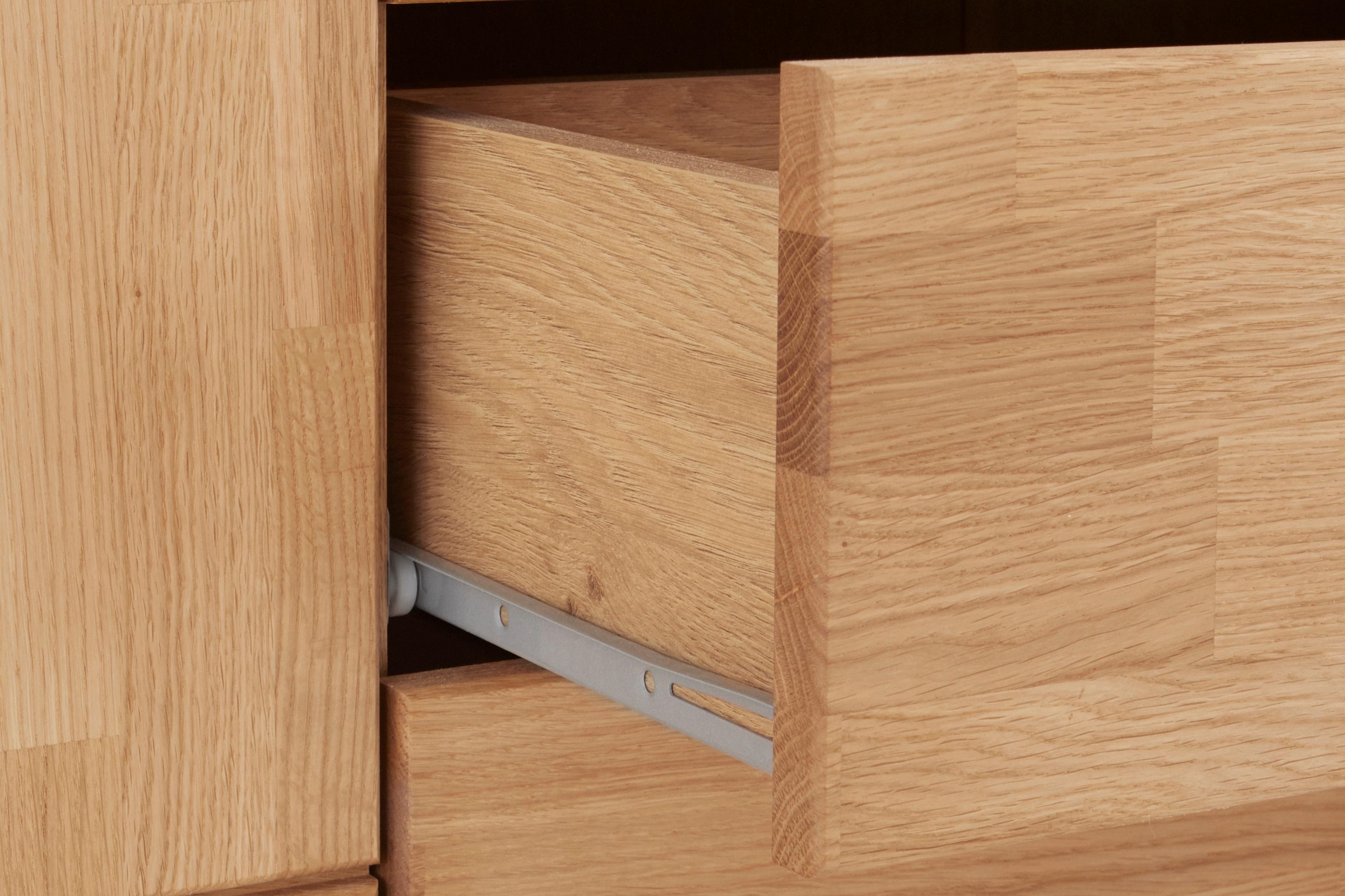 Home affaire Sideboard »Ribe,180cm breit, Fronten Massivholz,7 Fächer,Böden versetzbar«, Korpus Holzwerkstoff,Türen mit Glaseinsatz,3 breite Schubladen