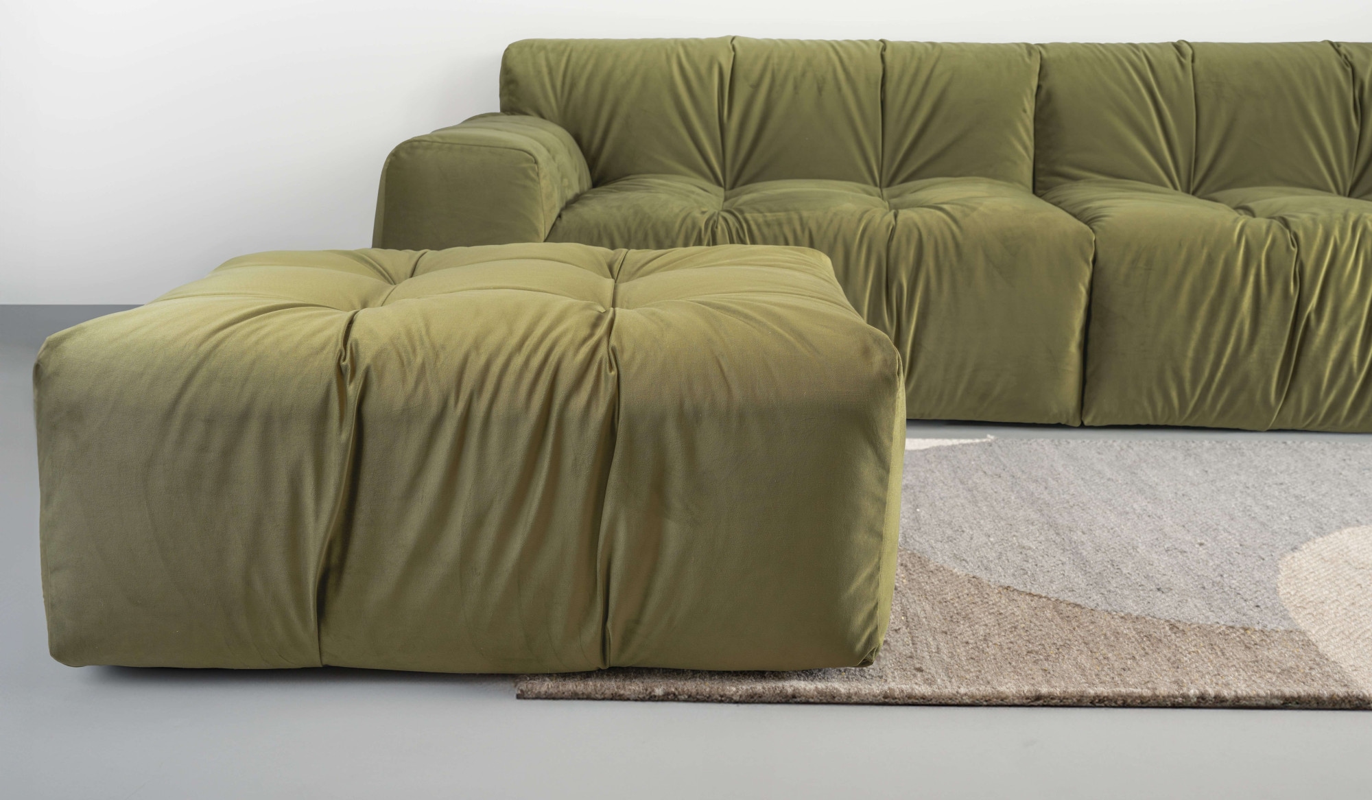 INOSIGN Polsterhocker »Calmara, weicher Lounge-Sitzkomfort«, bodentief, Samt oder Chenille, mit Knopfsteppung