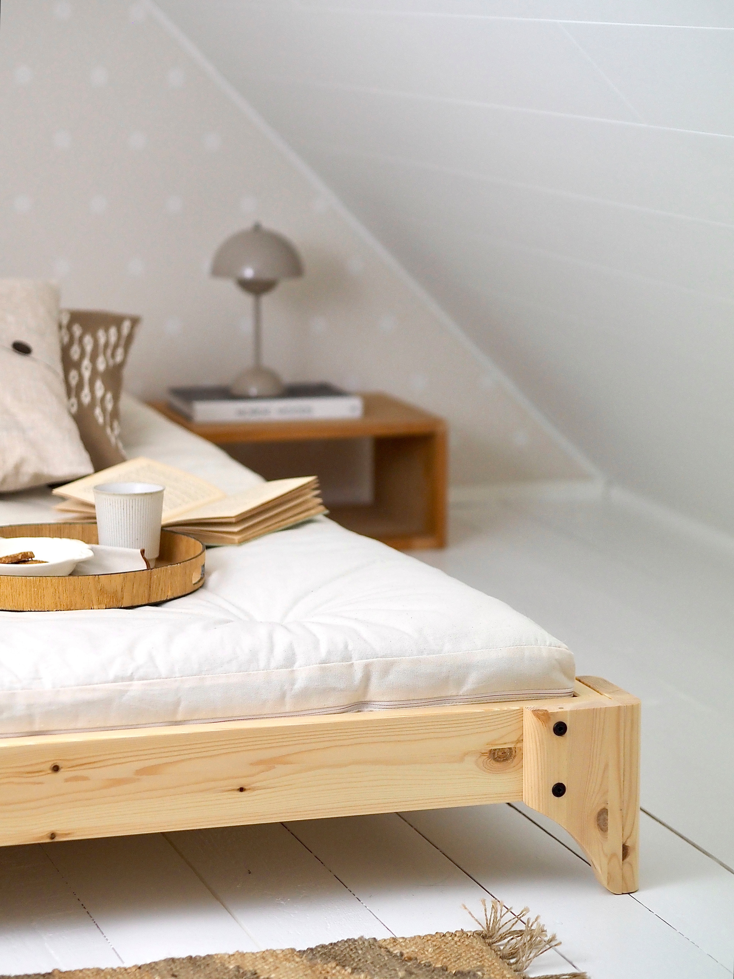 Karup Design Futonbett »Elan Bettgestell, massiv Kiefernholz, minimalistisches Scandi Design« Inklusive Lattenrost, in verschiedenen Breiten erhältlich