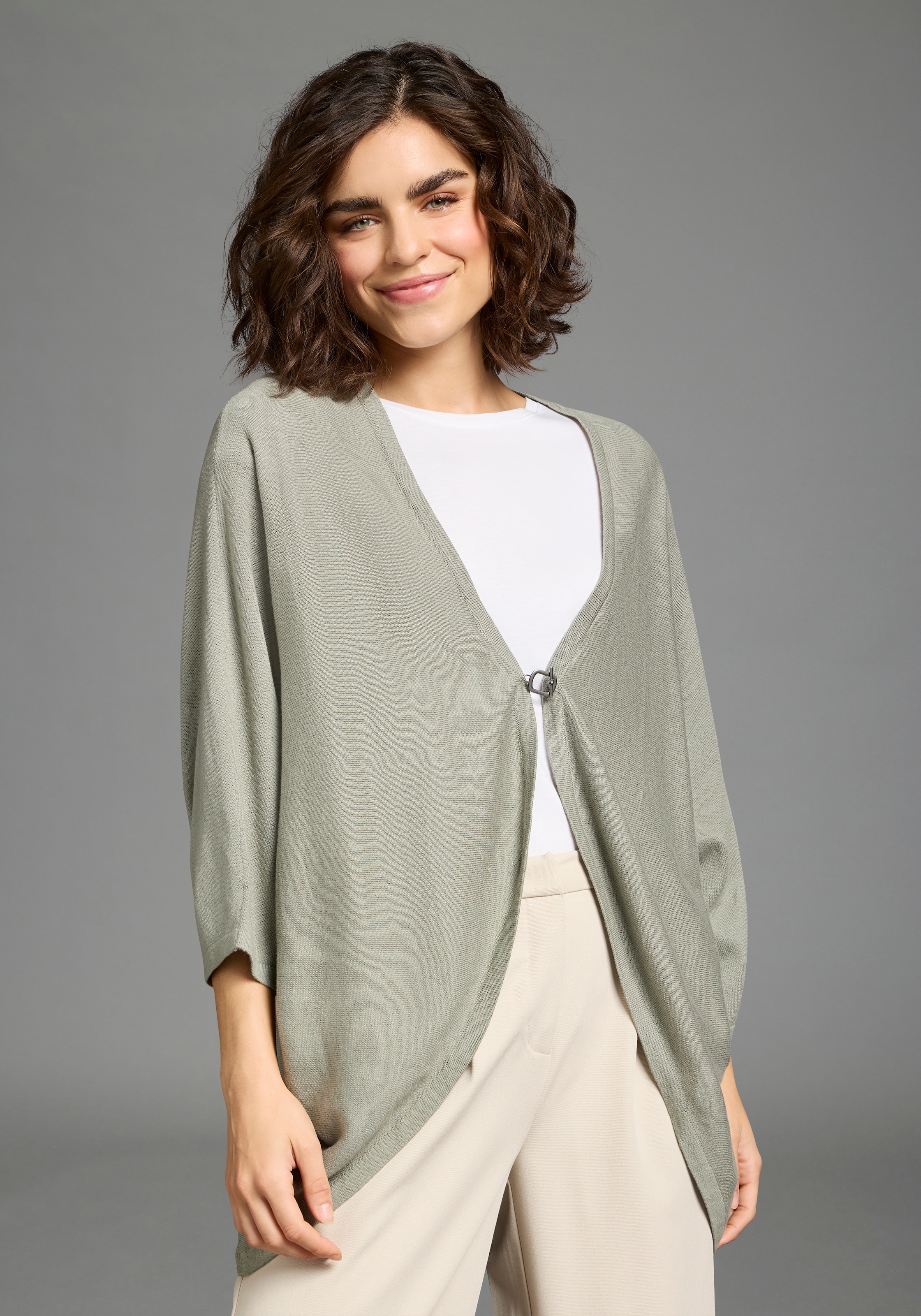 Laura Scott Strickjacke »im Sommer-Look« oversized, mit Verschluss und 3/4 Ärmeln