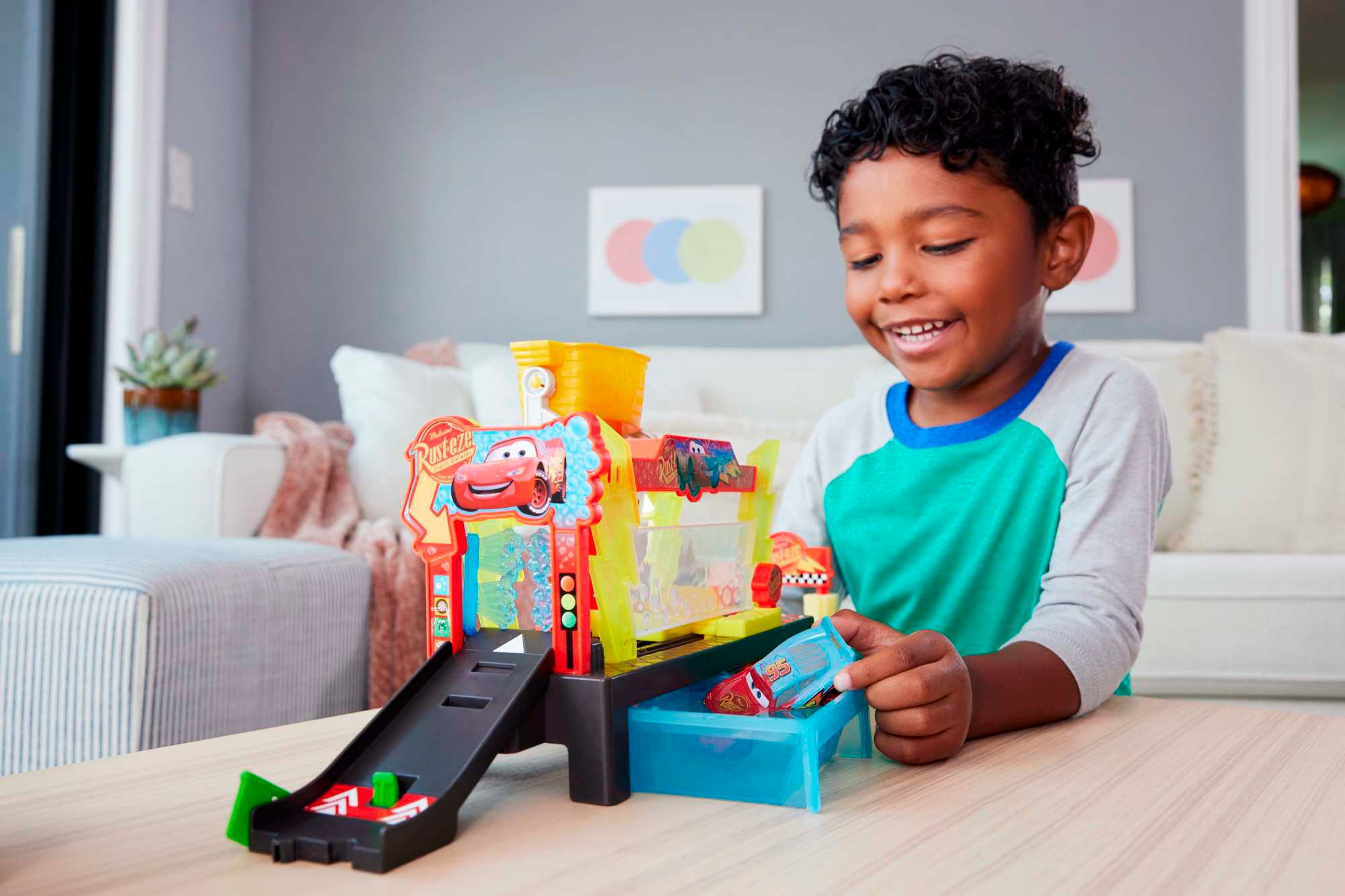 Mattel® Spiel-Gebäude »Disney Pixar Cars Color Changers Lightning McQueen Autowaschanlage«, mit Farbwechsel des Fahrzeugs