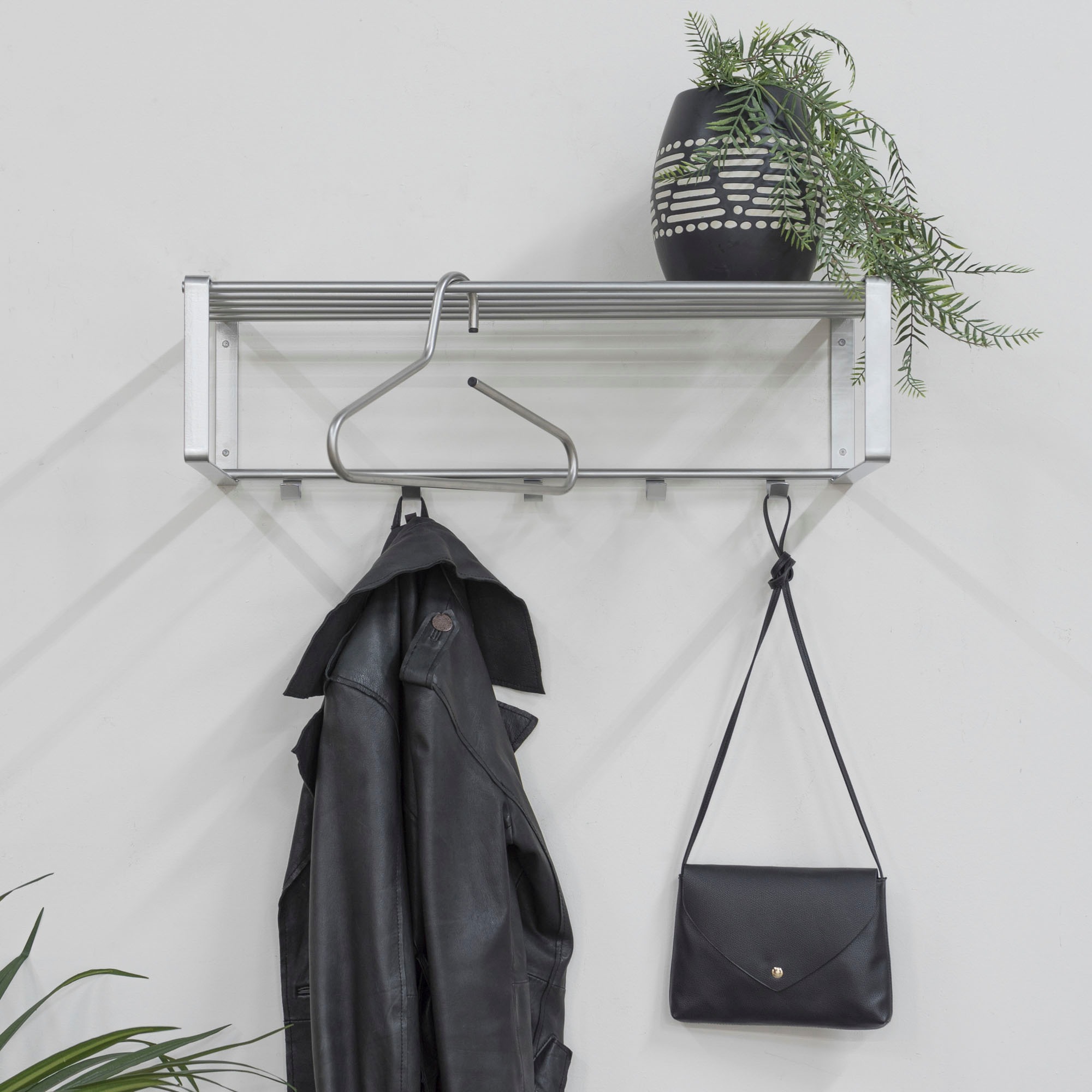 Spinder Design Garderobenleiste »REX«, (1 St.), Wandgarderobe aus Stahl mit Hutablage und 5 bzw. 7 Haken