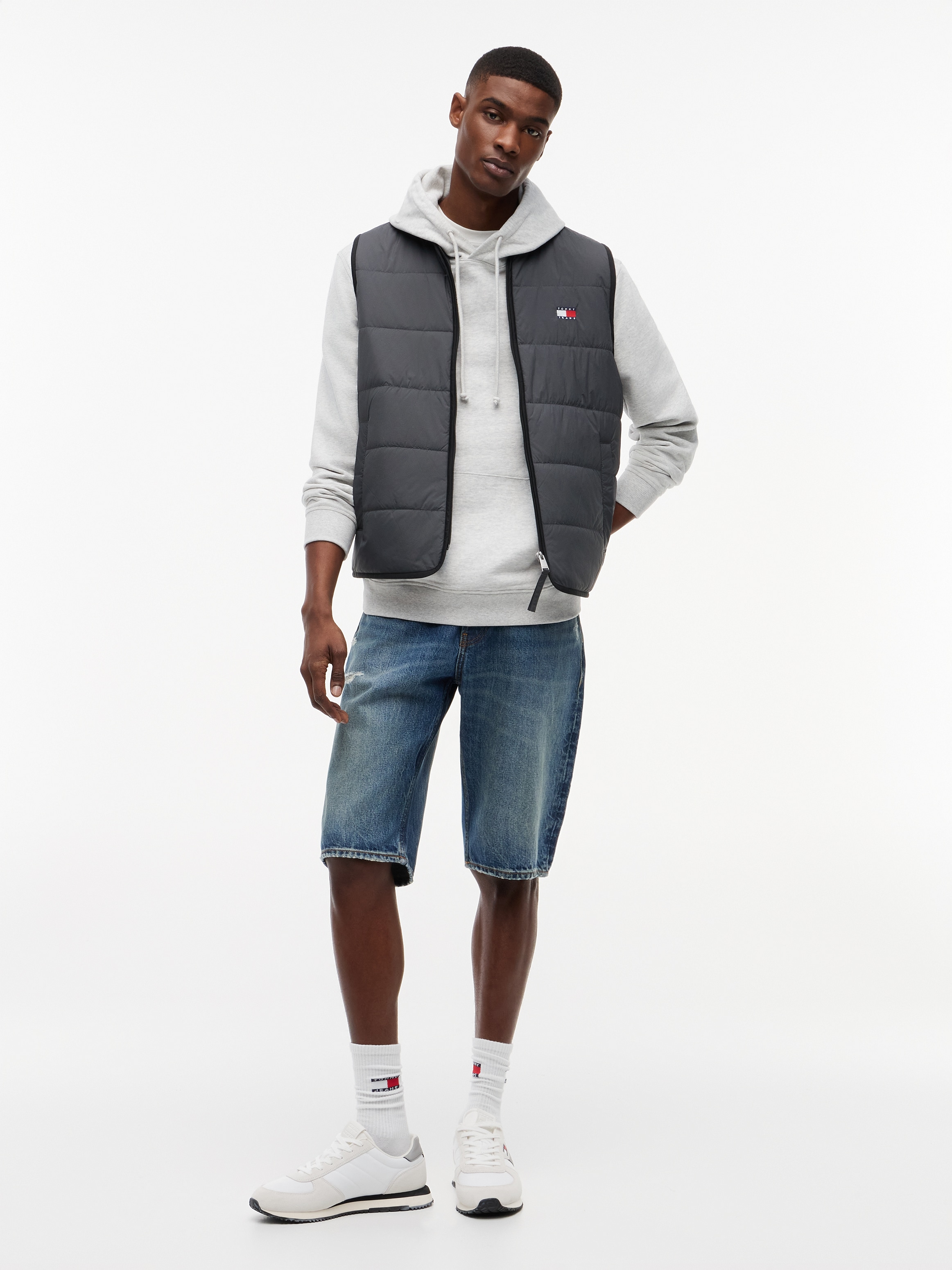Tommy Jeans Steppweste »TJM HERITAGE FLAG QUILTED« Underliner Regular fit mit Rundhalsausschnitt