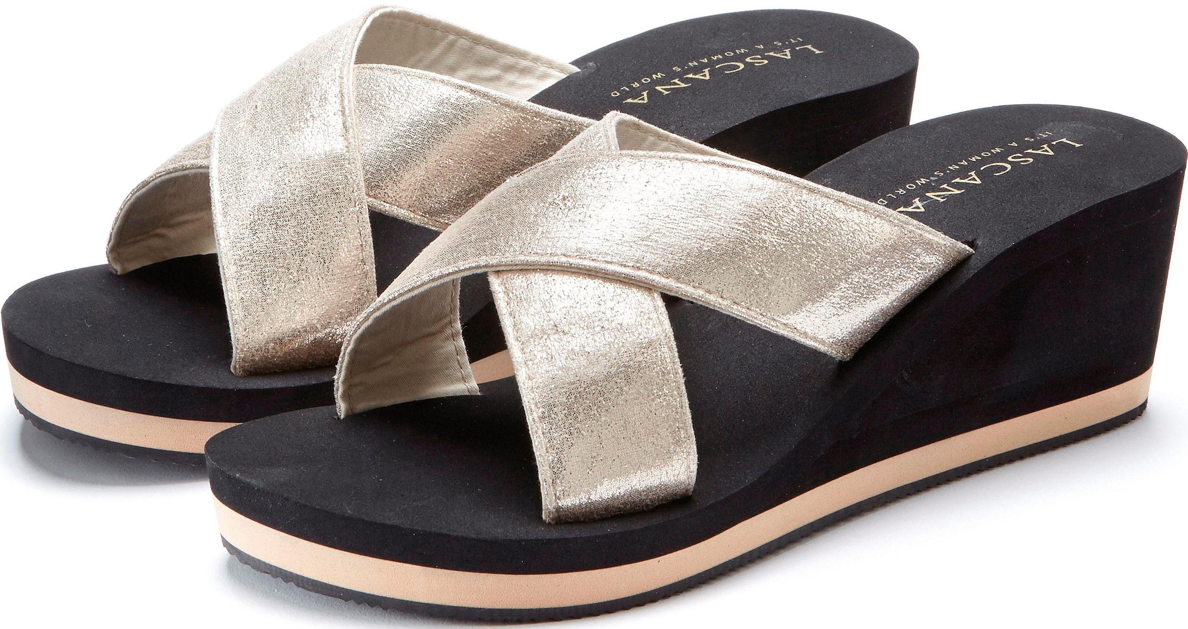 LASCANA Badepantolette, mit Keilabsatz und Metallic-Optik VEGAN