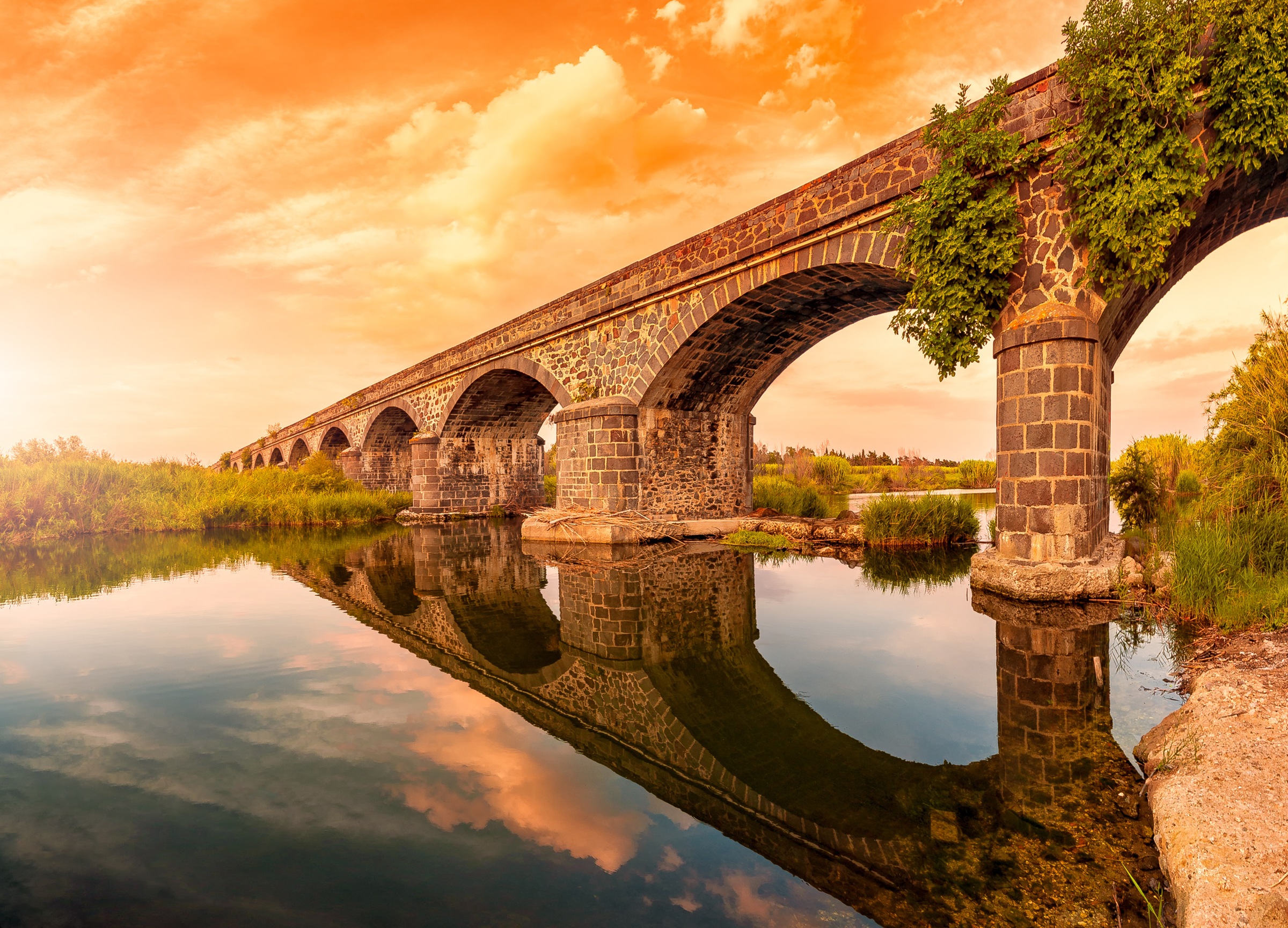 Papermoon Fototapete »Ancient River Arches Cedrino« günstig online kaufen