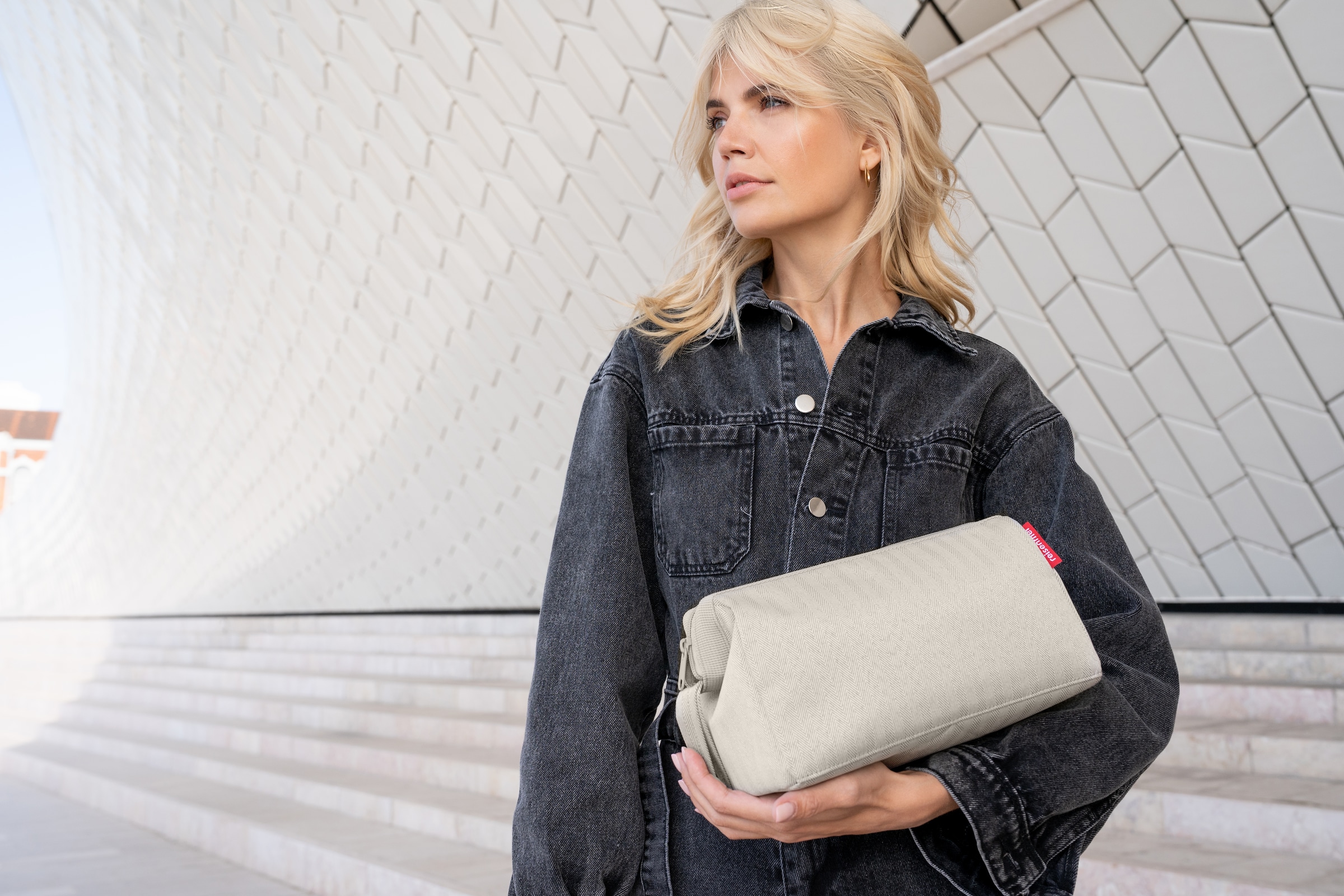 REISENTHEL® Kulturbeutel »reisenthel travelcosmetic« stabil dank eingearbeitetem Metallbügel