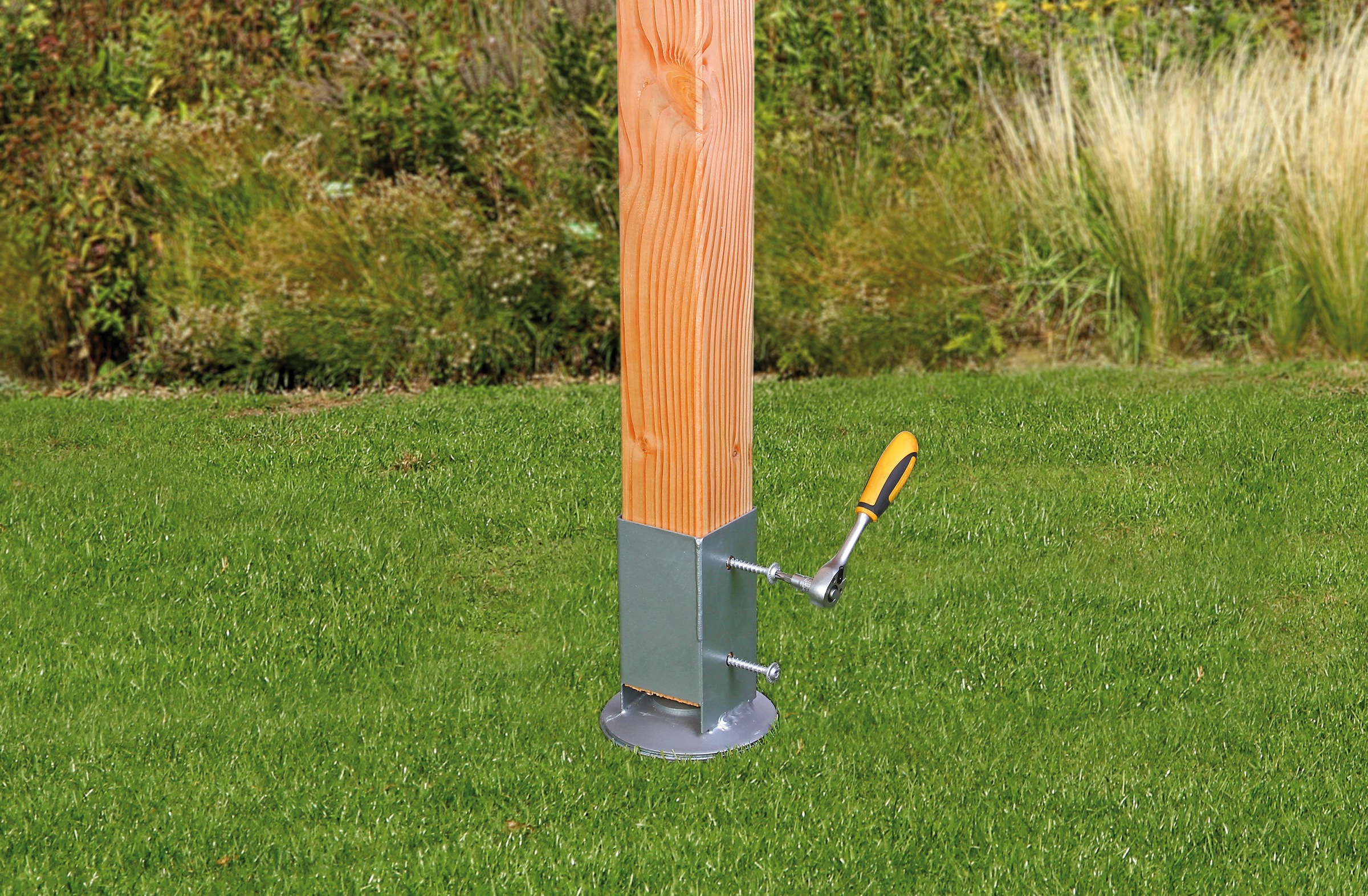 Alberts Einschlag-Bodenhülse »71x71 mm«, für Vierkantholzpfosten, mit verstellbarem Topf, Gesamtlänge 750 mm