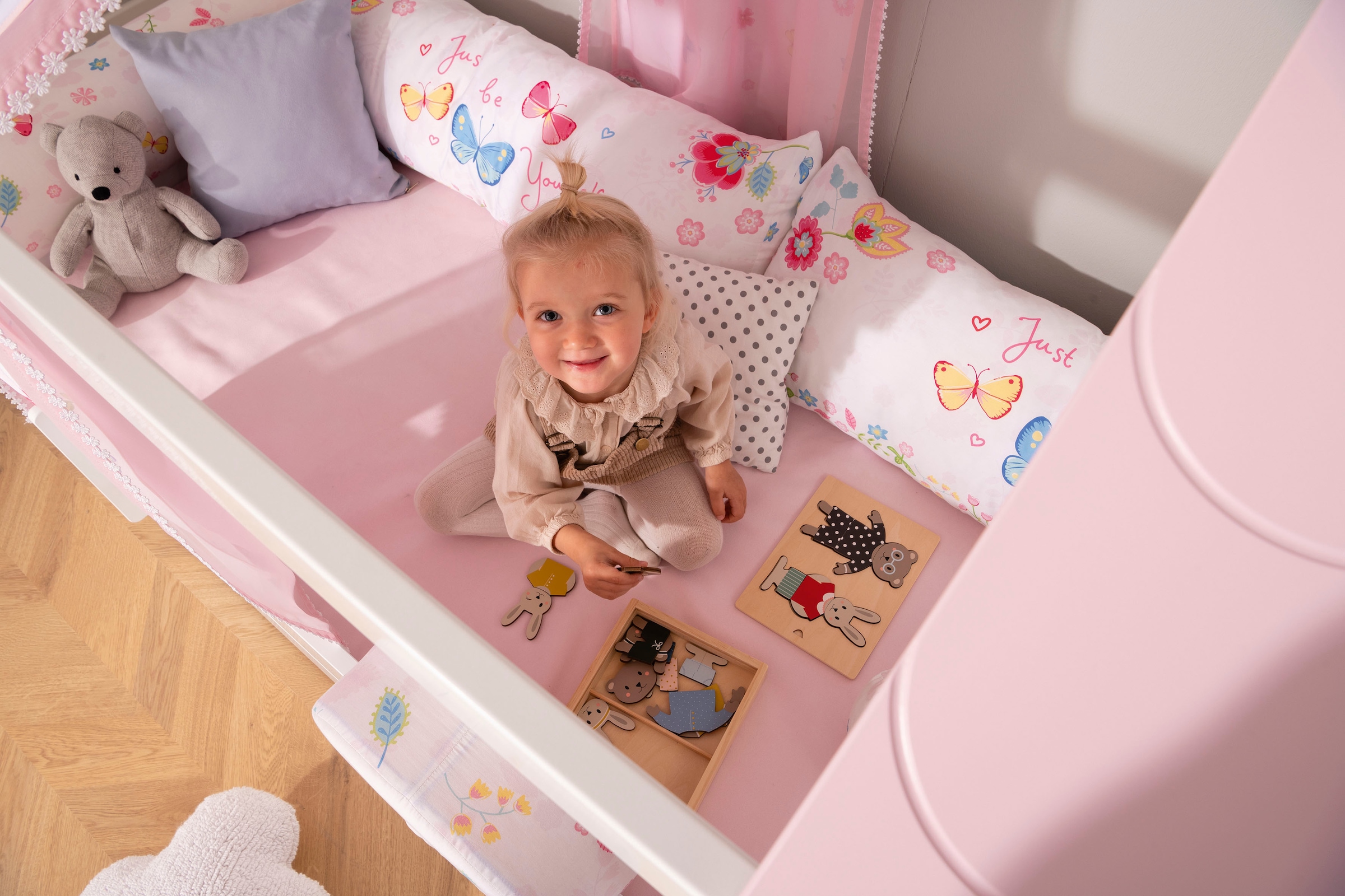 PAIDI Hausbett »TINY HOUSE«, Spielbett mit Rausfallschutz, individuell gestaltbar
