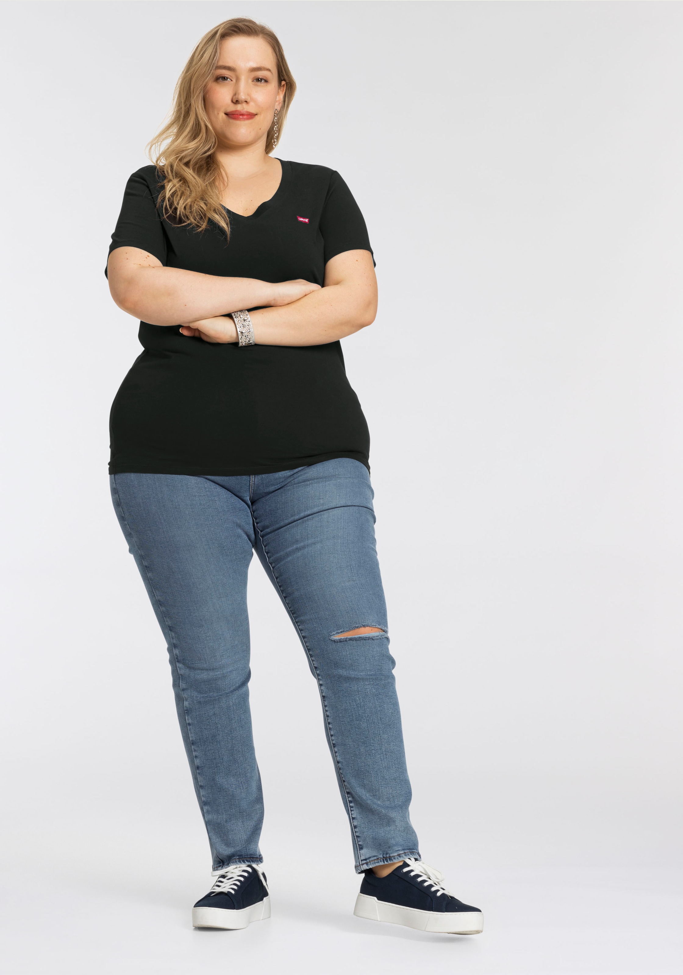 Levi's® Plus V-Shirt »V NECK TEE« Figurumspielende Passform