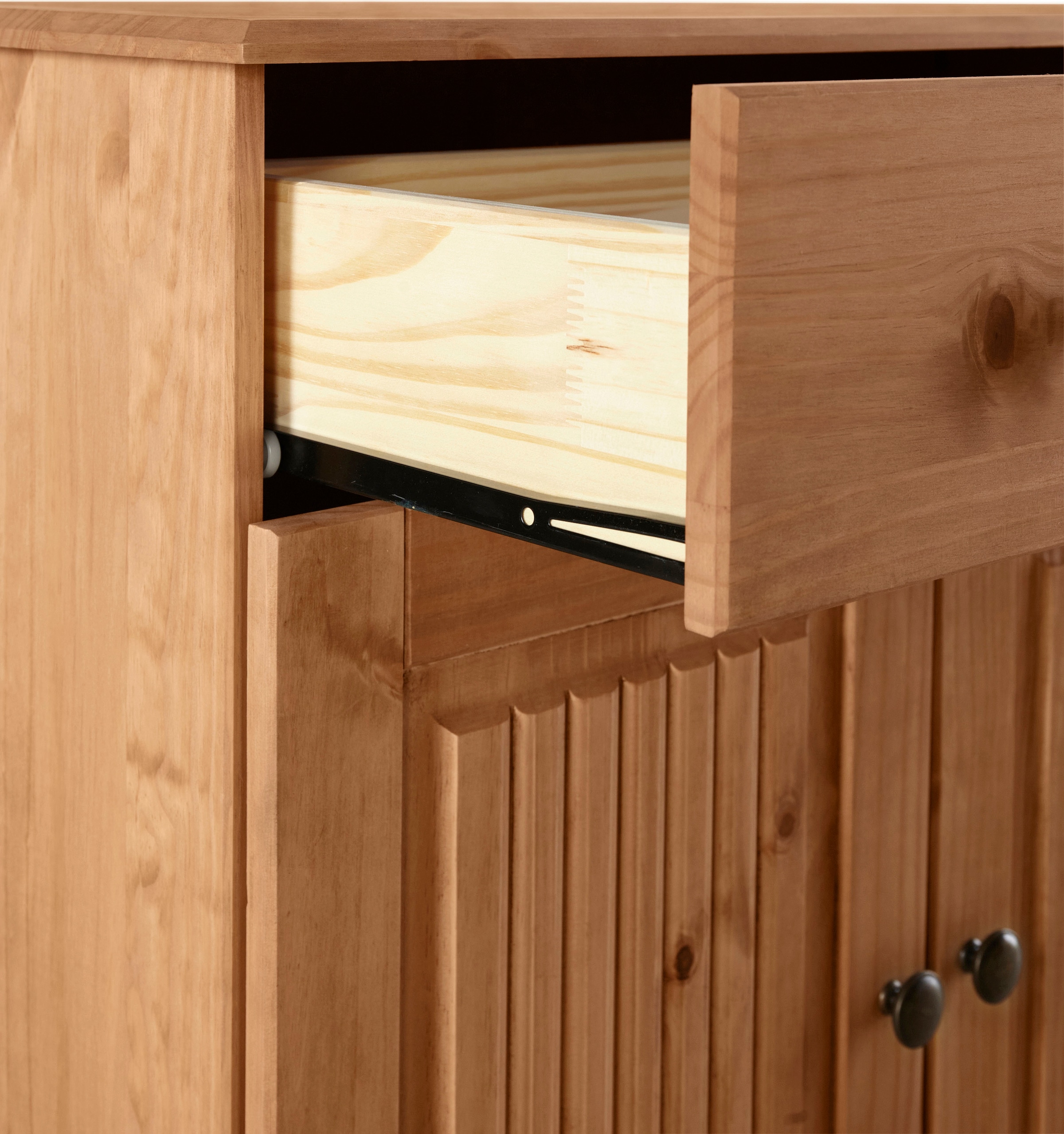 Home affaire Sideboard »Liotta«, Kommode mit verstellbaren Einlegeboden, massives Kiefernholz