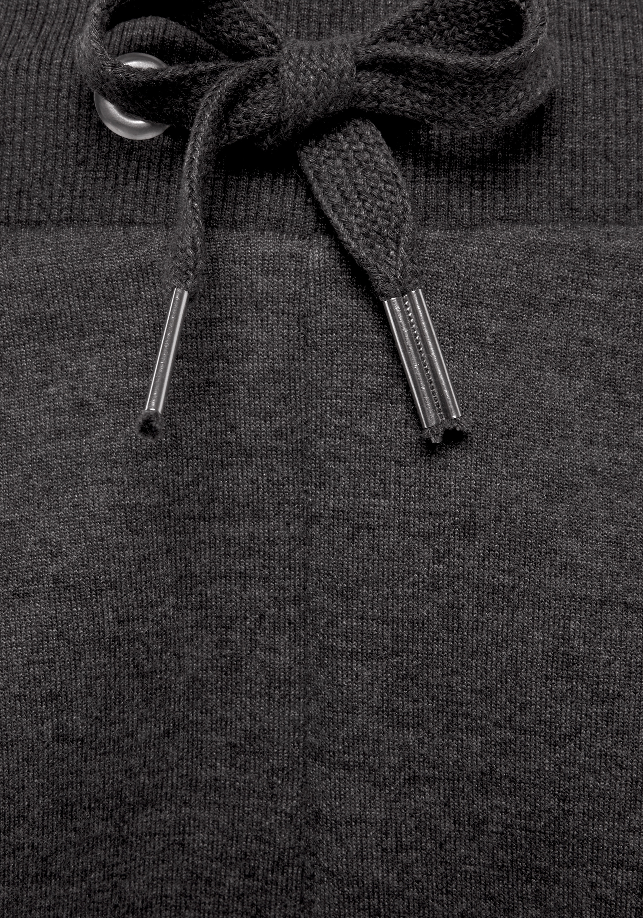 Bench. Loungewear Relaxshorts, mit kleiner glänzenden Logostickerei, Loungewear
