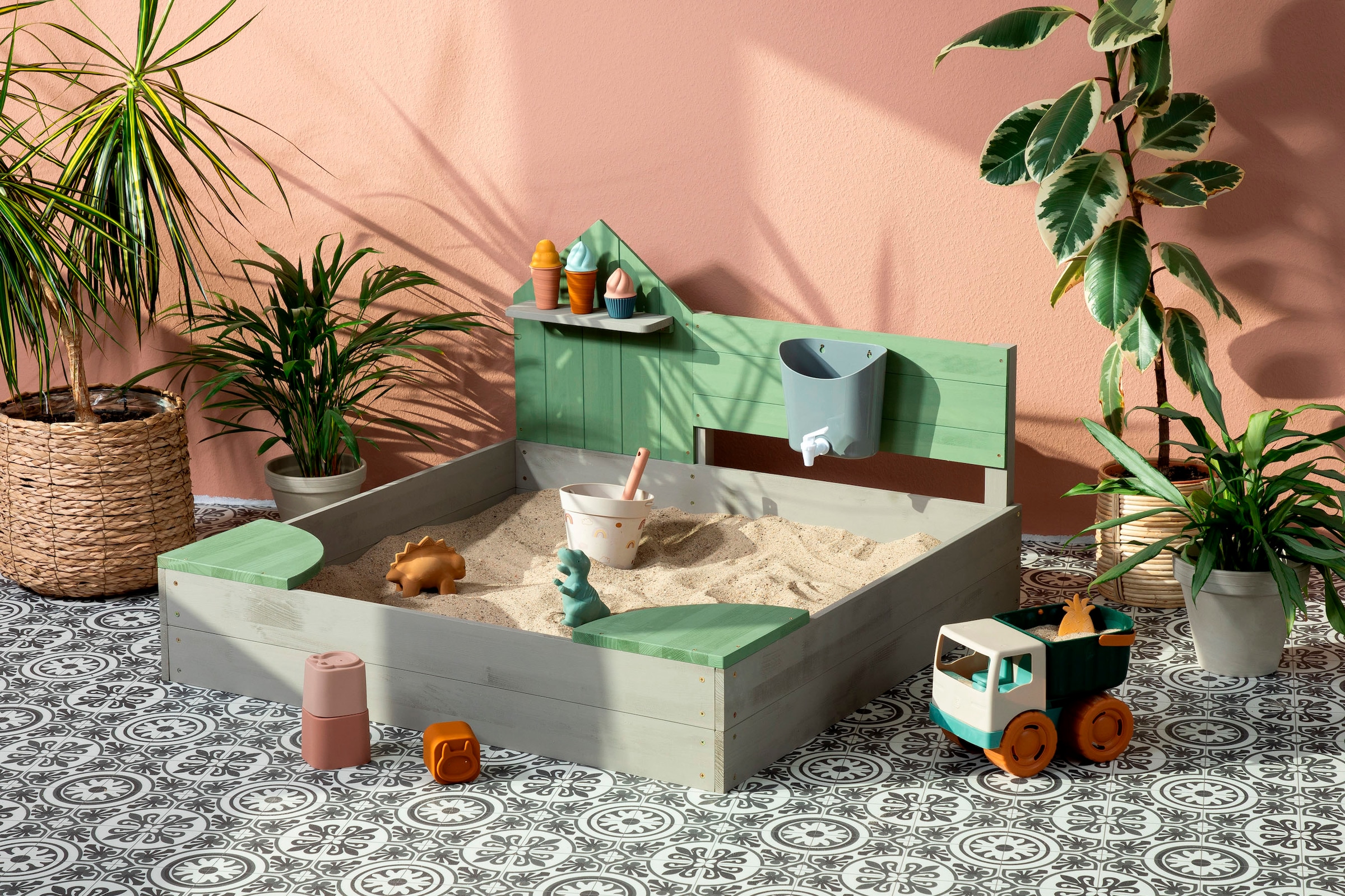 MUDDY BUDDY® Sandkasten »Cozy House, warmgrau/eukalyptus«, FSC® - schützt Wald - weltweit