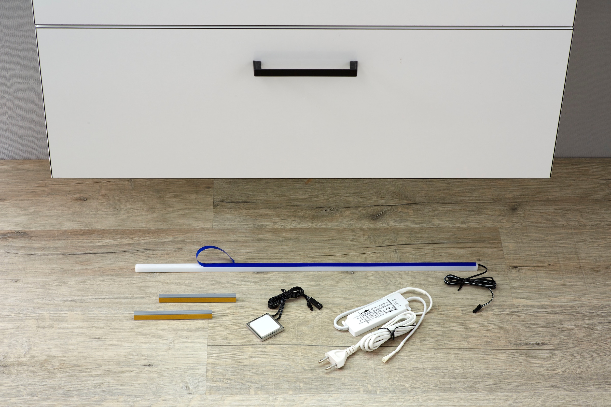 Saphir Badmöbel-Set »Quickset 5-teilig, Waschbeckenunterschrank mit LED-Spiegelschrank«, (6 St.), Midischrank, Unterschrank, Hängeschrank, inkl. Türdämpfer, 9 Türen