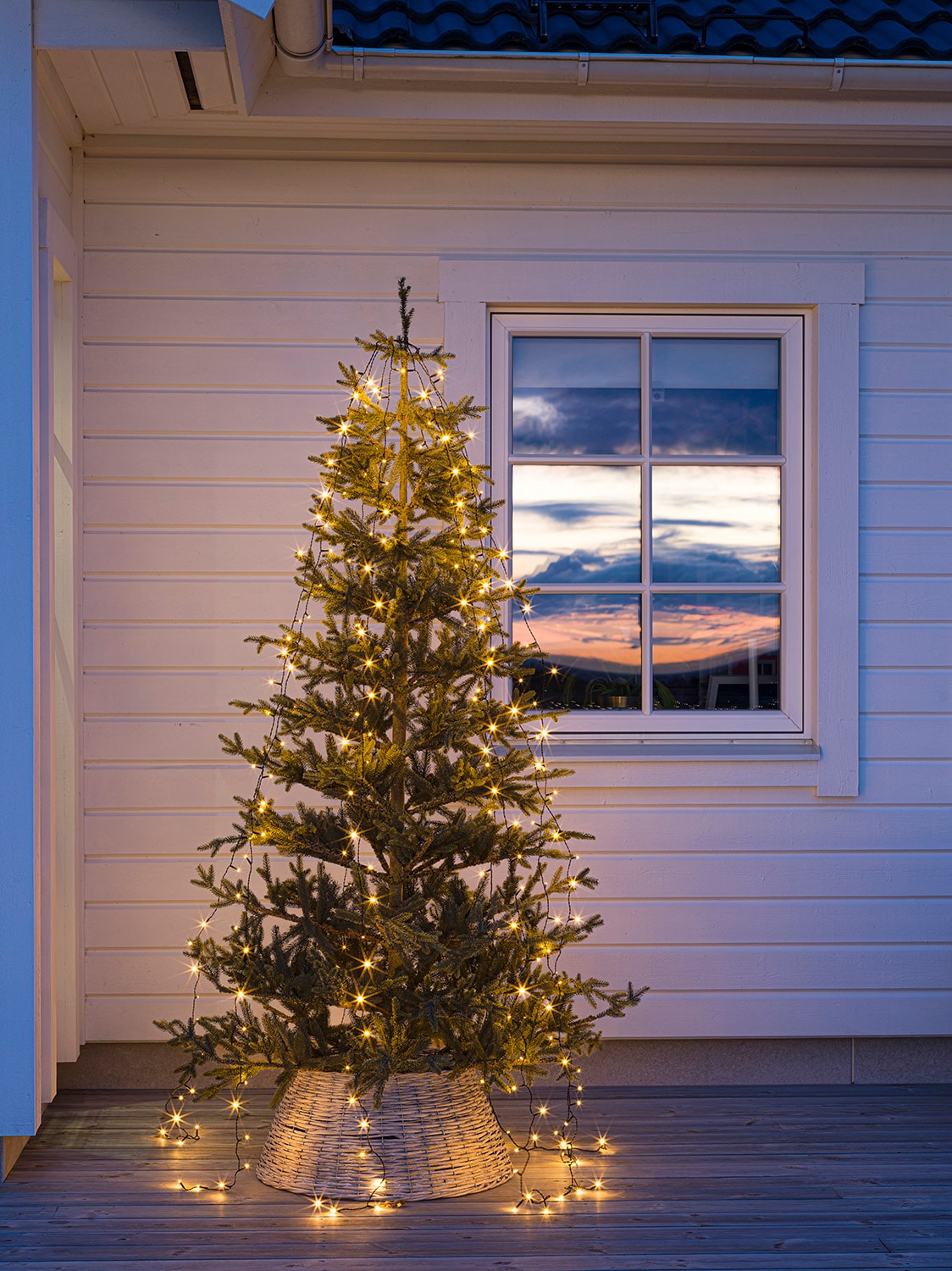 KONSTSMIDE LED-Baummantel »Weihnachtsdeko aussen, Christbaumschmuck, 8h Timer, vormontiert«, Ring Ø 15, 8 Stränge à 50 bernsteinfarbene Dioden, mit Glimmereffekt