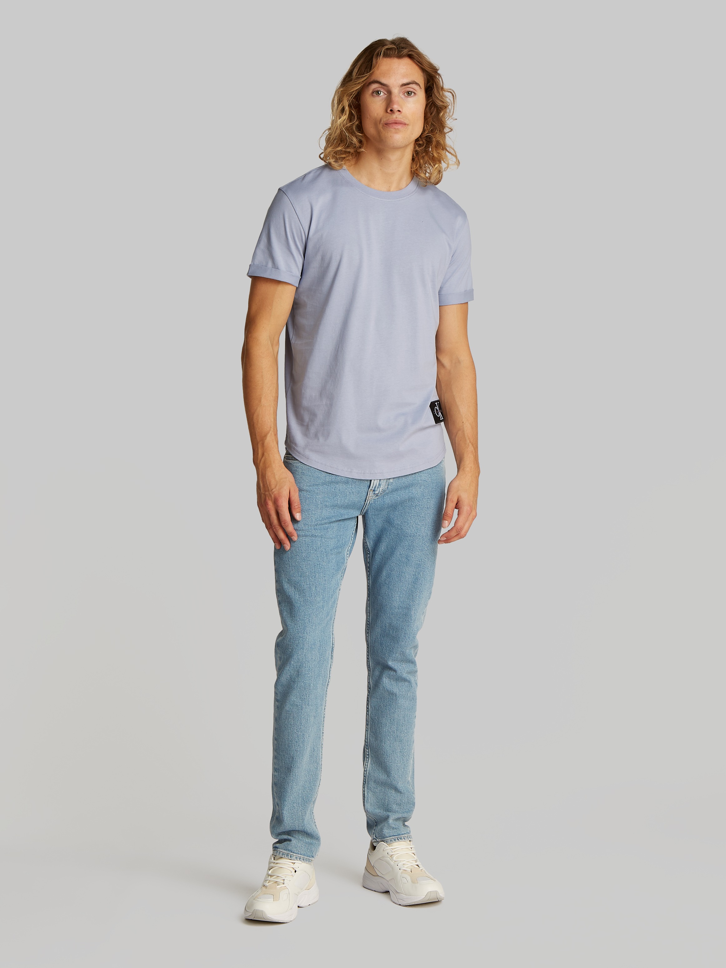Calvin Klein Jeans T-Shirt »BADGE TURN UP SLEEVE«, mit Logopatch