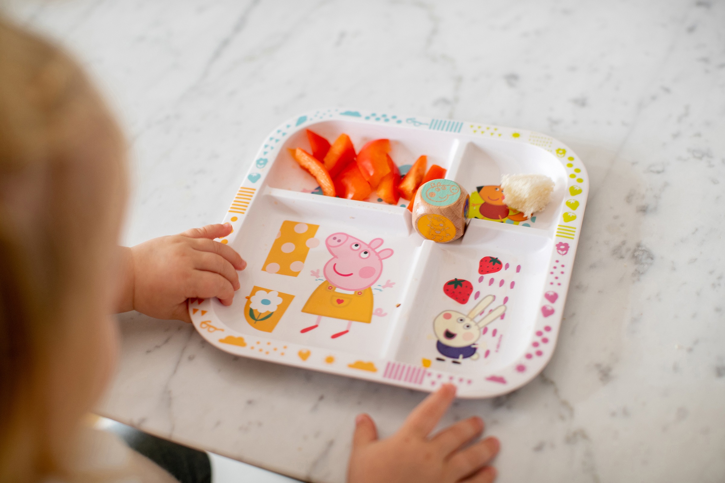 KOZIOL Kunststoffteller »Esslernteller + Würfel EASY EATER PEPPA PIG«, (Set, 2 St., Esslernteller + Würfel), made in Germany, melaminfrei, 100% recycelbar