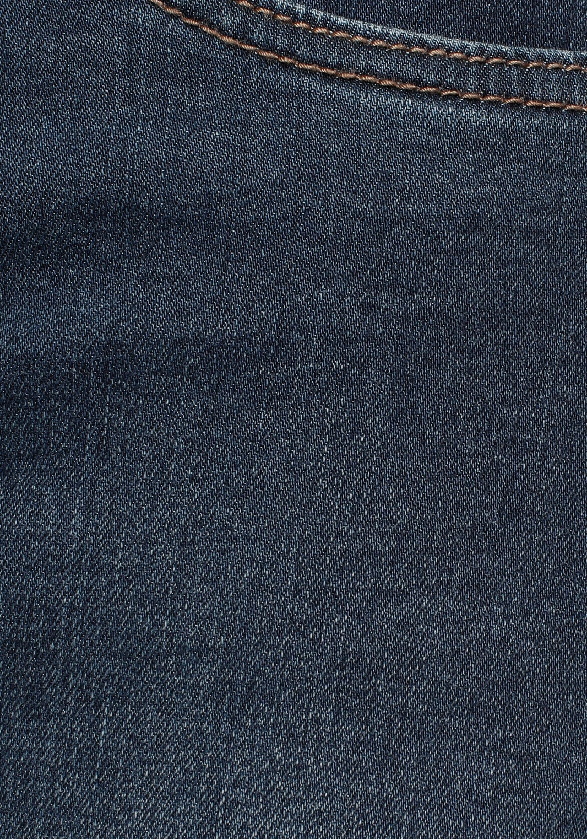 Arizona Straight-Jeans, gerade Beinform, dezente Used-Waschung, niedrige Leibhöhe