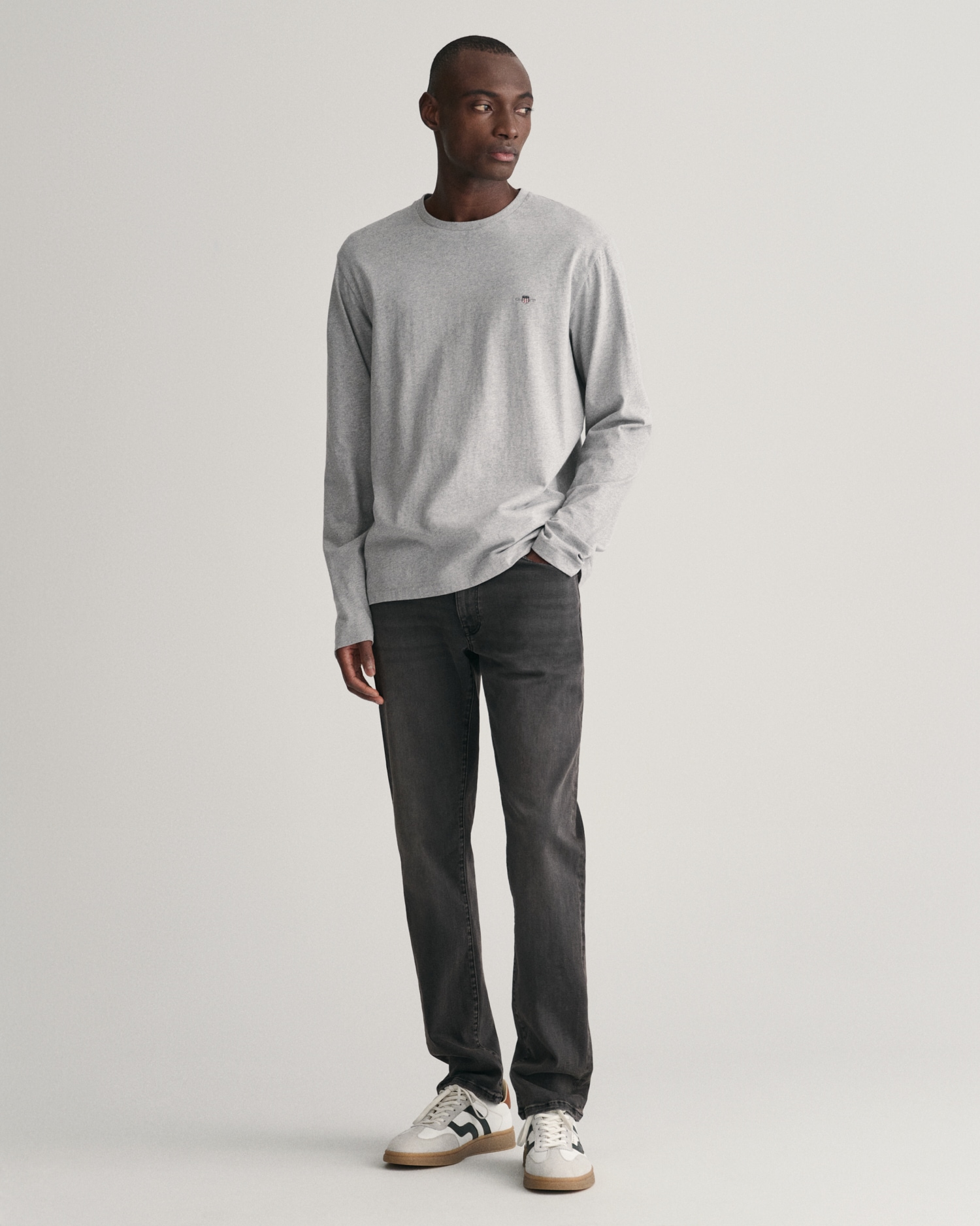 Gant Langarmshirt »REG SHIELD LS T-SHIRT«, mit Logostickerei auf der Brust