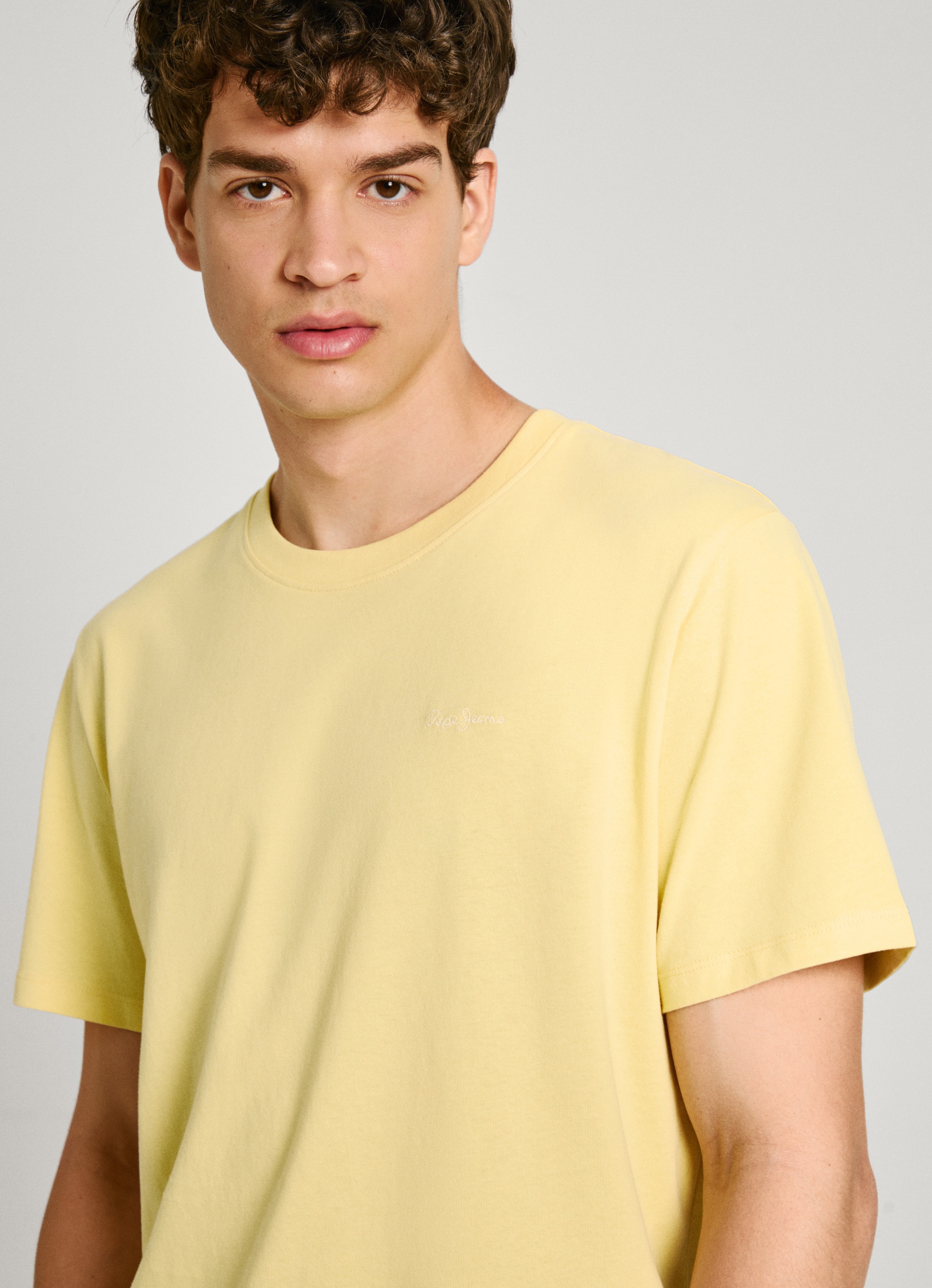 Pepe Jeans T-Shirt »CONNOR« mit gesticktem Logo auf der Brust