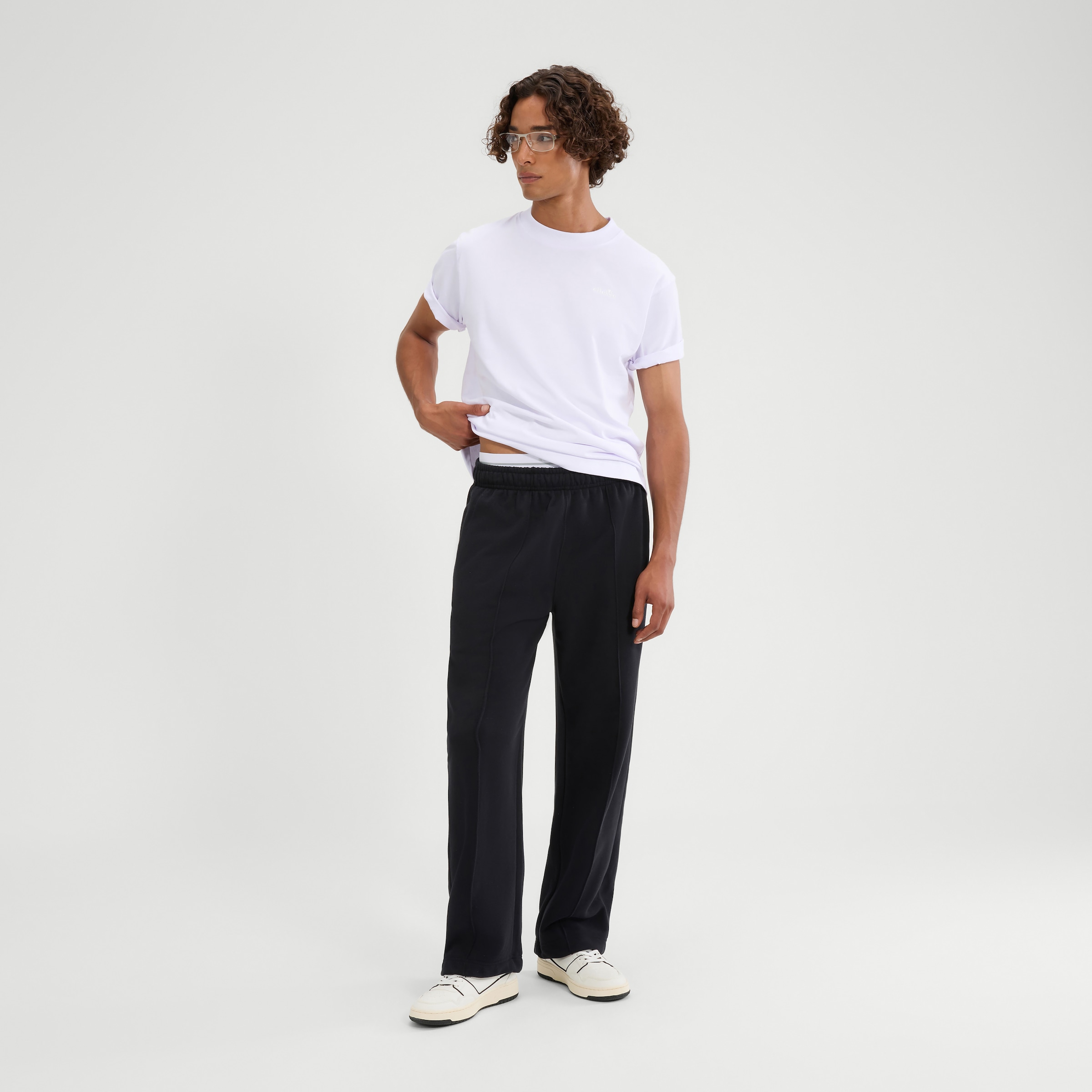 Ellesse T-Shirt »ACCIANO T SHIRT« mit dichter Stickerei auf der Brust, aus Baumwolle