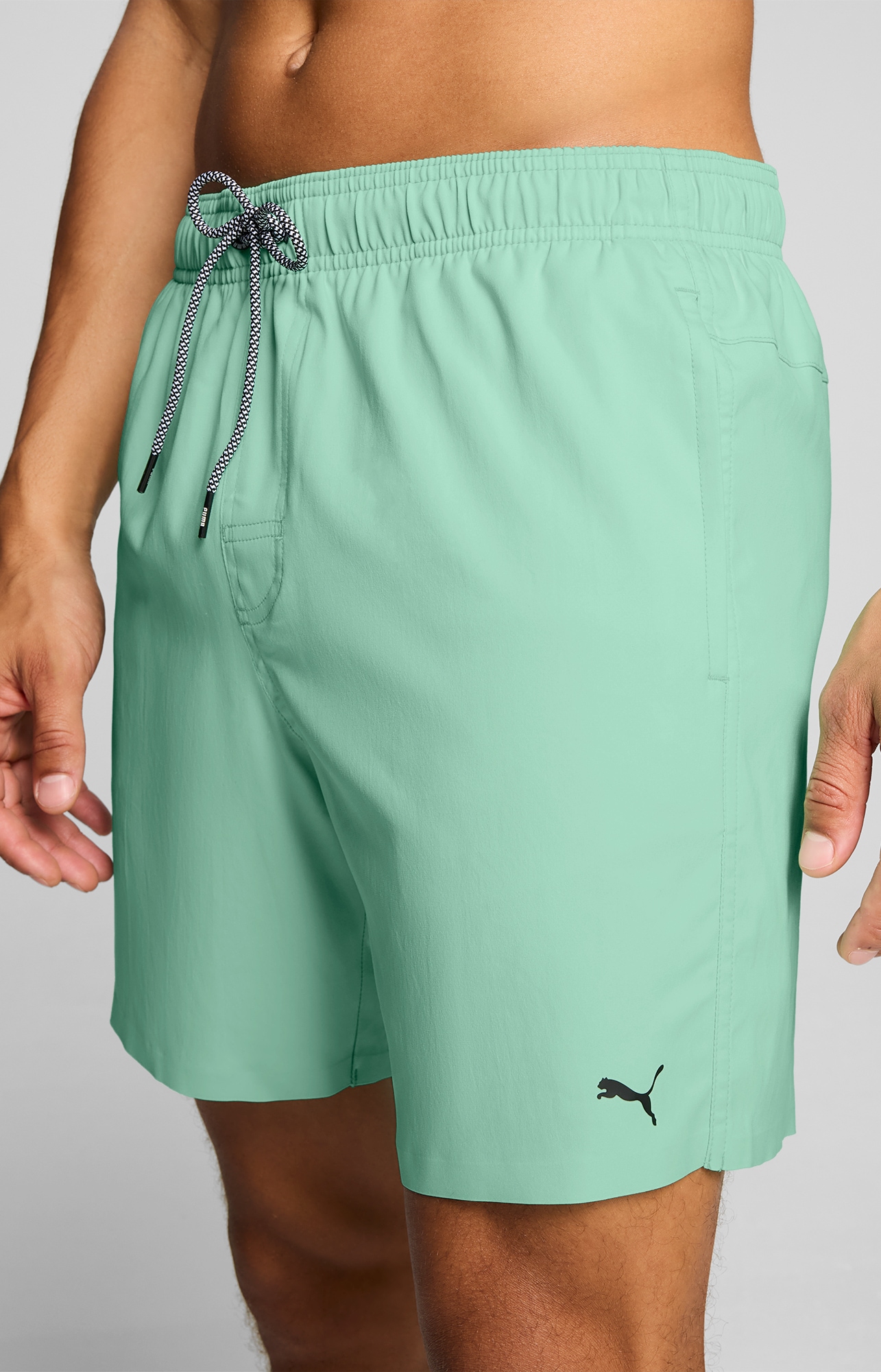 PUMA Badeshorts »PUMA SWIM MEN MID SHORTS 1P« High-Tech Reißverschluss an der Gesäßtasche, Seitentaschen