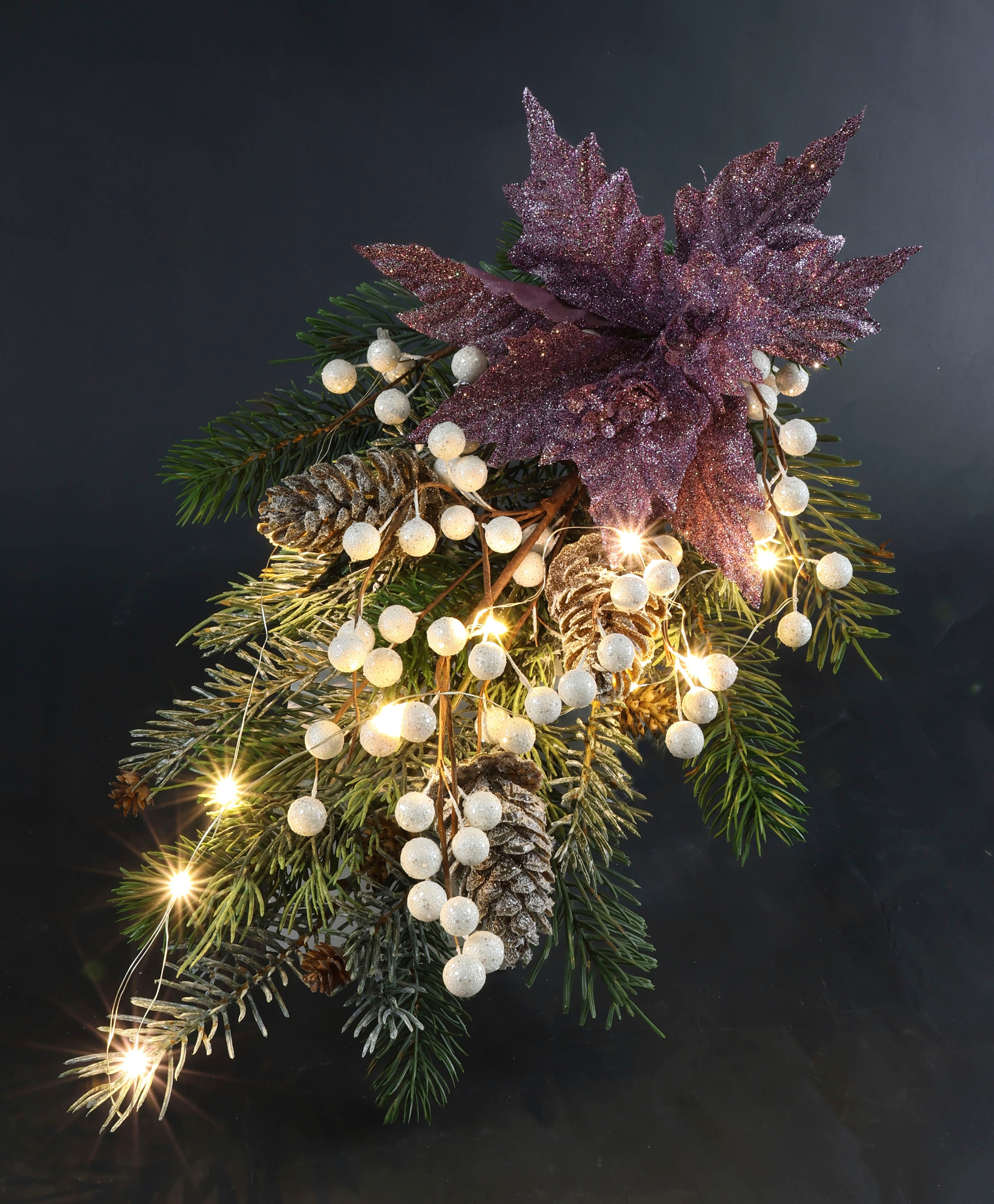 I.GE.A. Winterliche Kunstpflanze »Gesteck, Poinsettia mit LED Beleuchtung, Weihnachtsdeko,«, Kunstblumen-Arrangement mit Weihnachtsstern, Weihnachtsgesteck