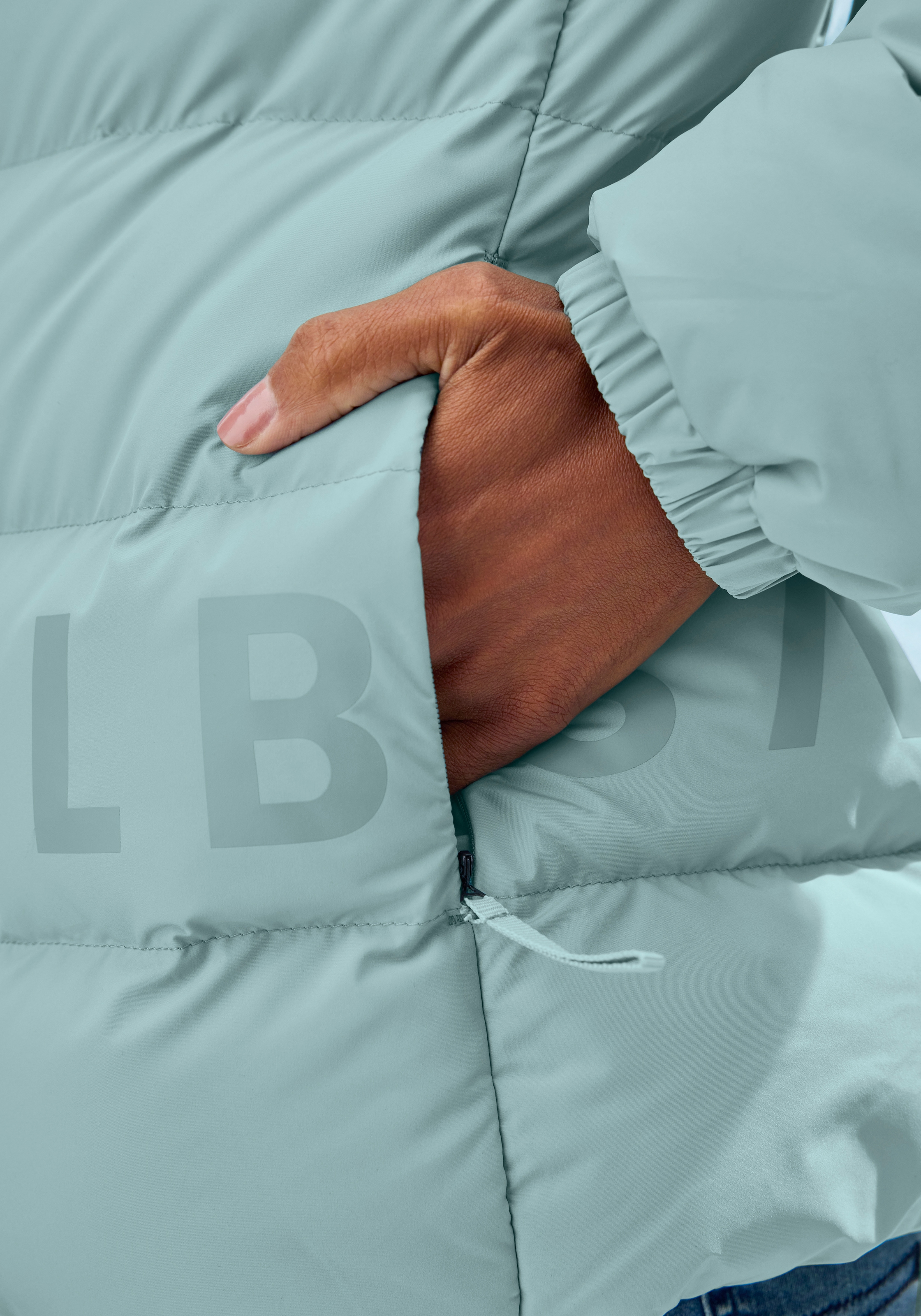 Elbsand Steppjacke mit großem seitlichen Logo-Print