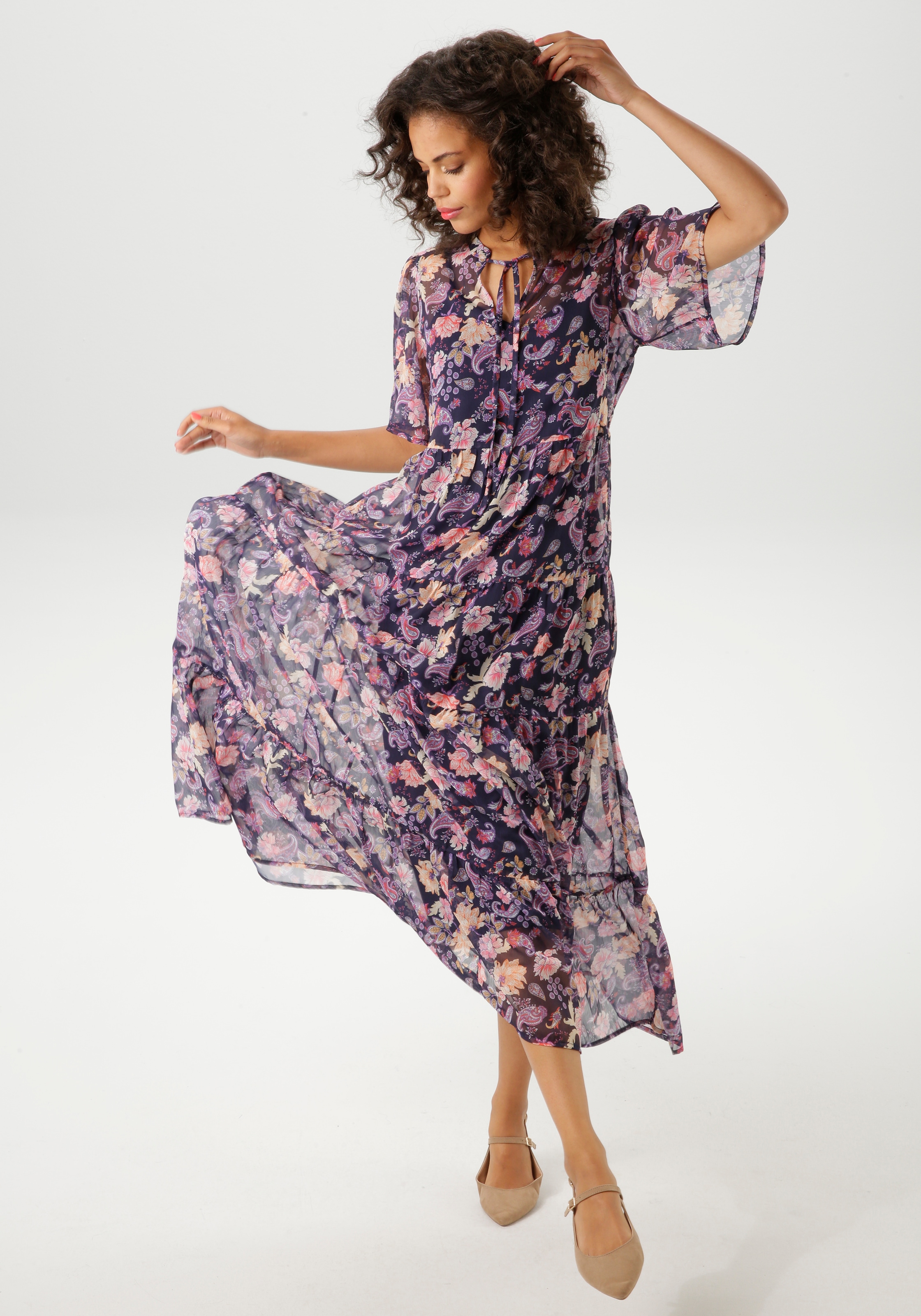 Aniston CASUAL Sommerkleid, mit fantasievollem Blumen- und Paisley-Druck